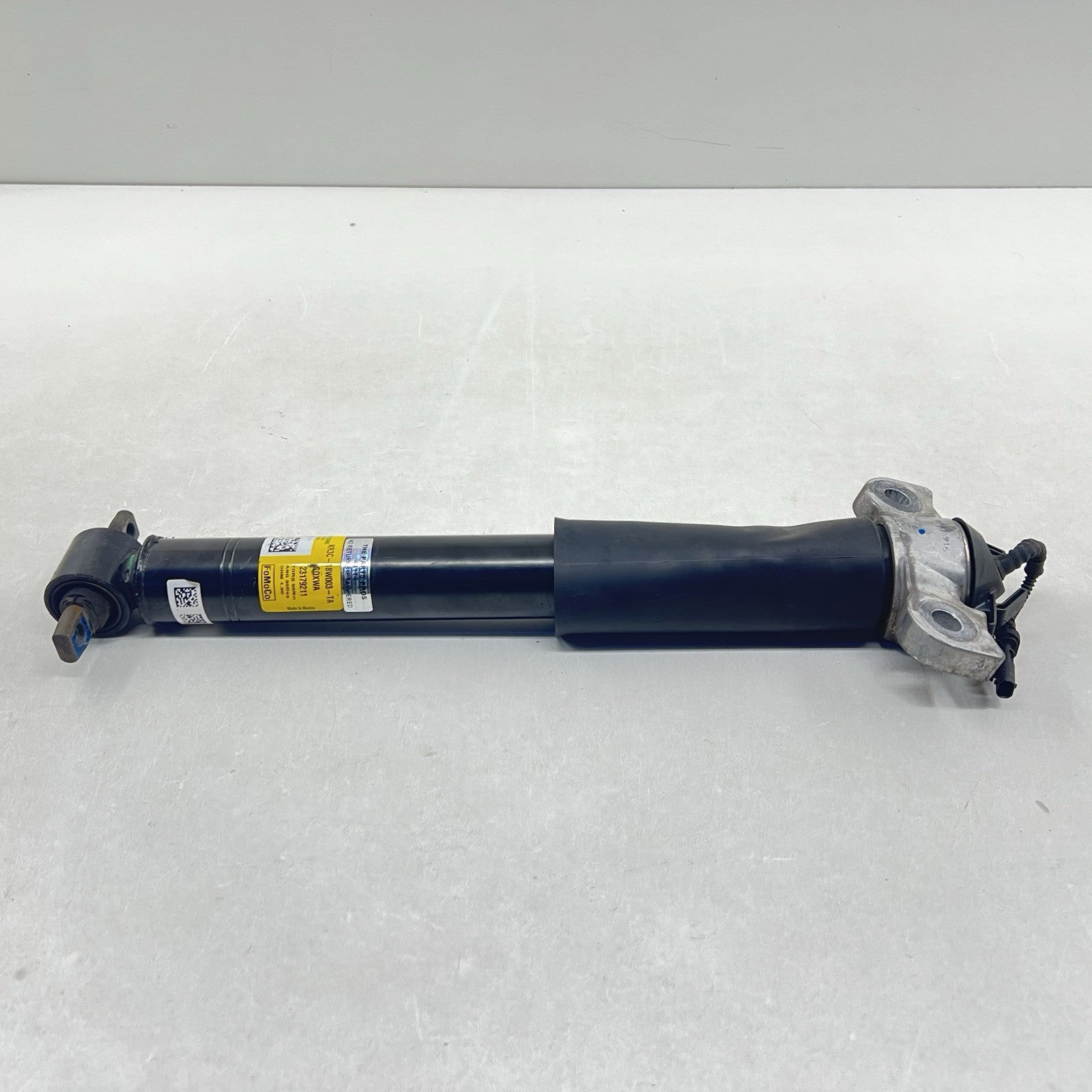 KR3C-18W003-TA / KR3C 18W003 TA / KR3C18W003TA 24-25 FORD MUSTANG DARK HORSE LEFT REAR SHOCK ABSORBER KR3C-18W003-TA OEM
