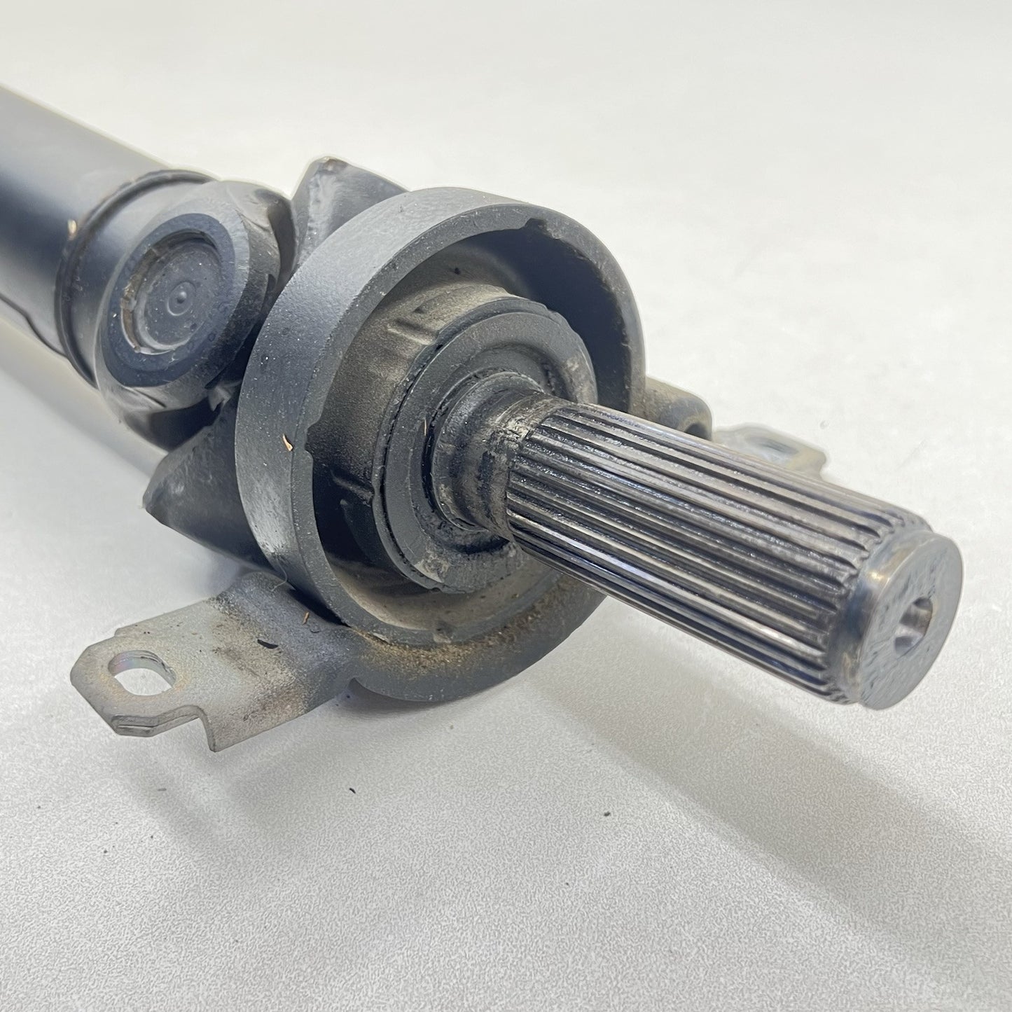 20931145 / 2093 1145 12-15 CHEVROLET CAMARO ZL1 MANUAL DRIVESHAFT DRIVE SHAFT PROPELLER 20931145 OEM