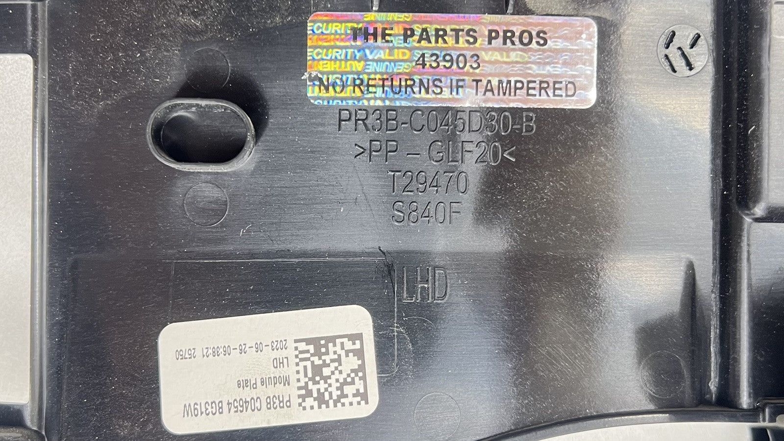 PR3B-C045D30-B / PR3B C045D30 B / PR3BC045D30B 24-25 FORD MUSTANG GT STEERING COLUMN SHROUD COVER SURROUND PANEL TRIM OE