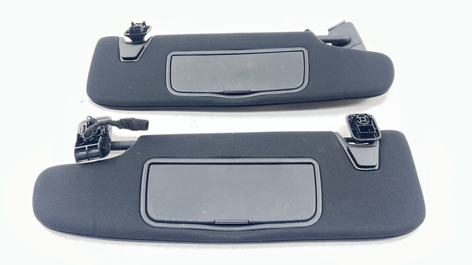 KR3B-6304101 / KR3B 6304101 / KR3B6304101 24-25 FORD MUSTANG GT LEFT & RIGHT FRONT SUNVISOR SUN VISOR SHADE PAIR BLACK O