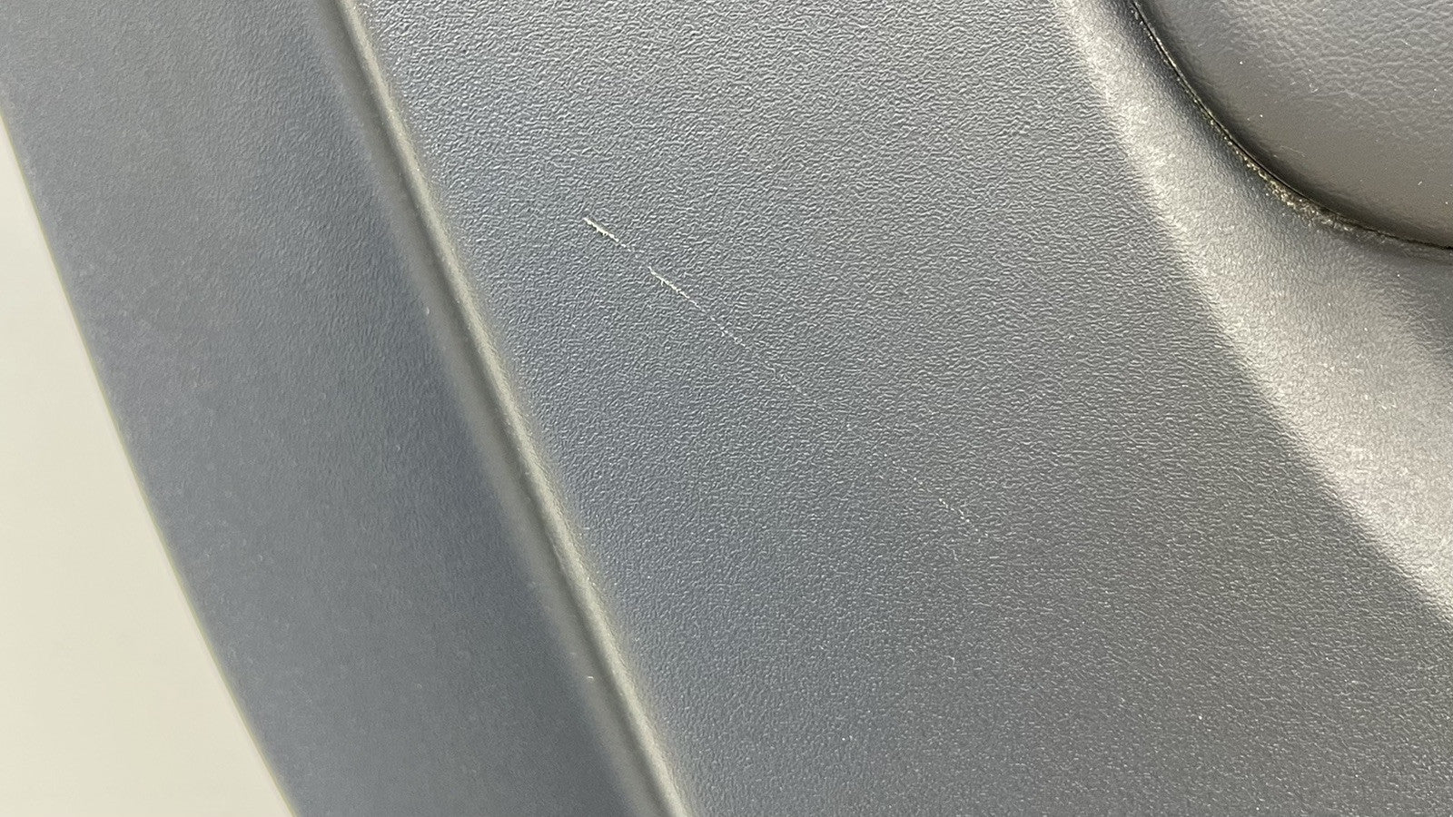 PR3B-C23943-GM319W / PR3B C23943 GM319W / PR3BC23943GM319W 24-25 FORD MUSTANG DARK HORSE DRIVER LEFT DOOR PANEL TRIM LEA