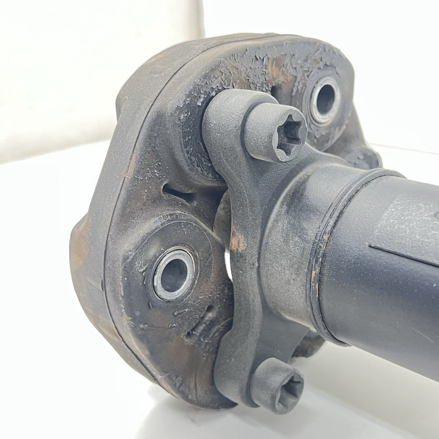 92236999 / 9223 6999 10-15 CHEVROLET CAMARO SS MANUAL DRIVESHAFT DRIVE SHAFT PROPELLER 92236999 OEM