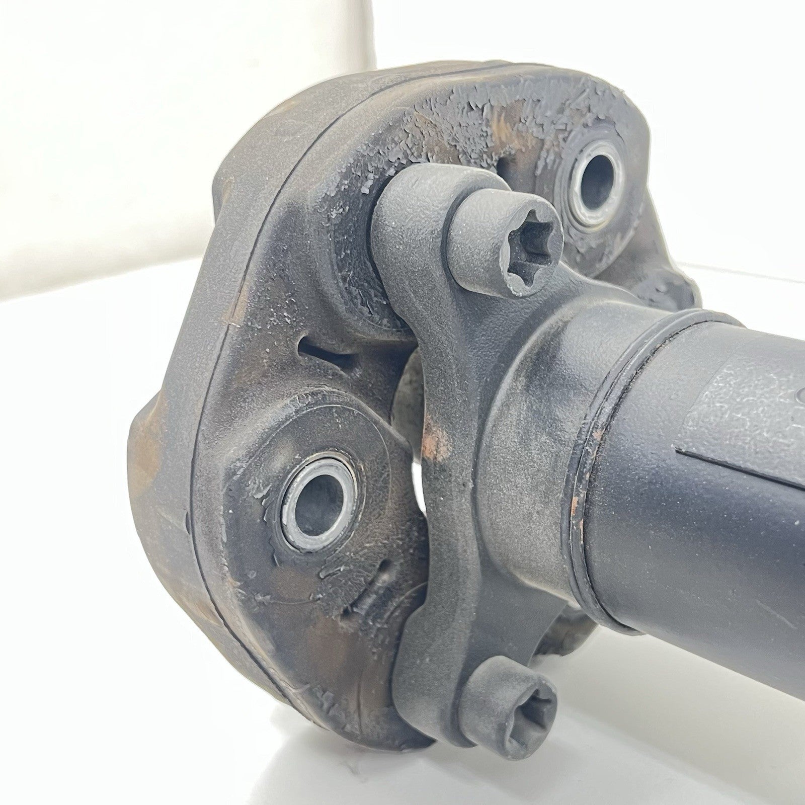 92236999 / 9223 6999 10-15 CHEVROLET CAMARO SS MANUAL DRIVESHAFT DRIVE SHAFT PROPELLER 92236999 OEM