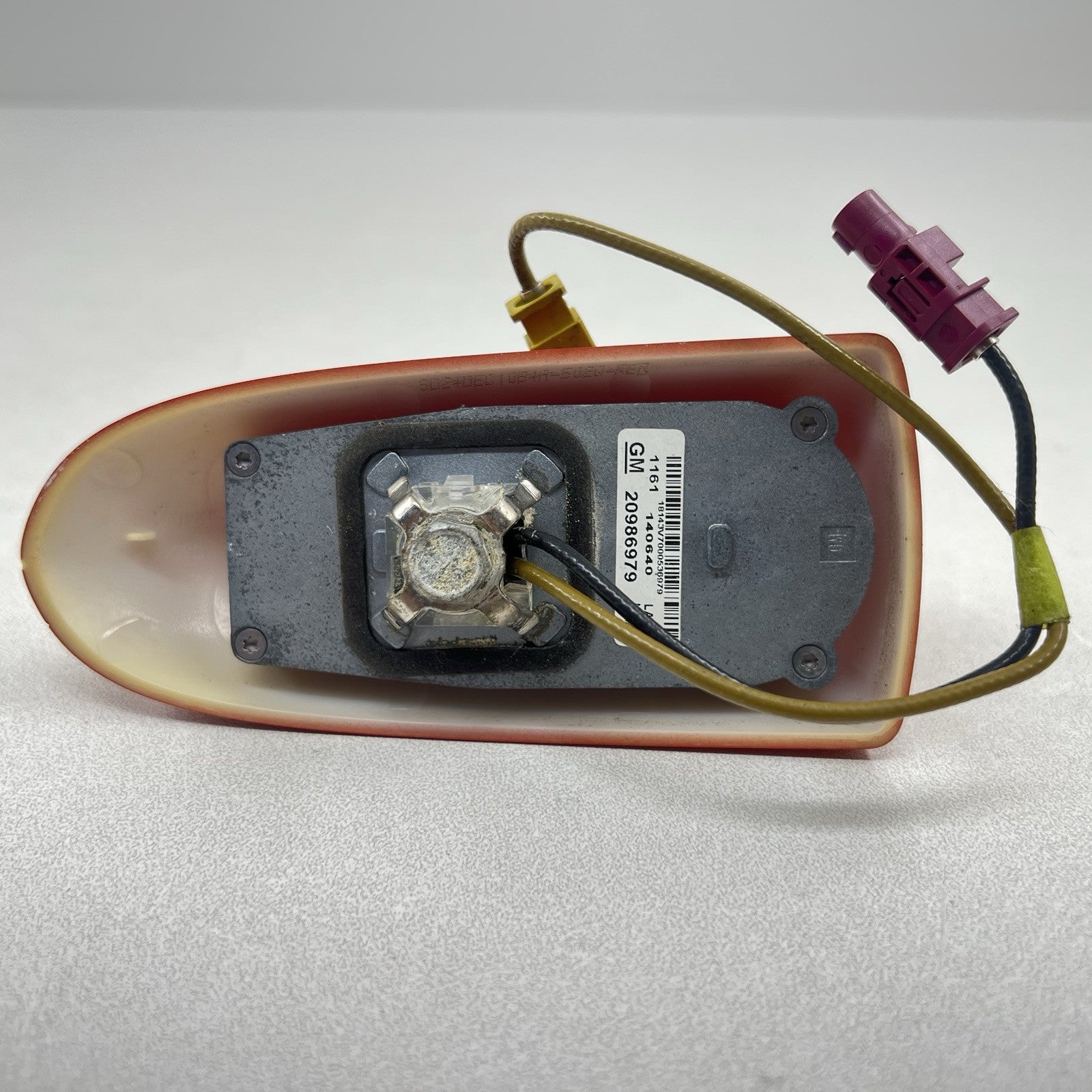 20986979 10-15 CHEVROLET CAMARO SS ROOF SHARK FIN ANTENNA RECEIVER 20986979 OEM