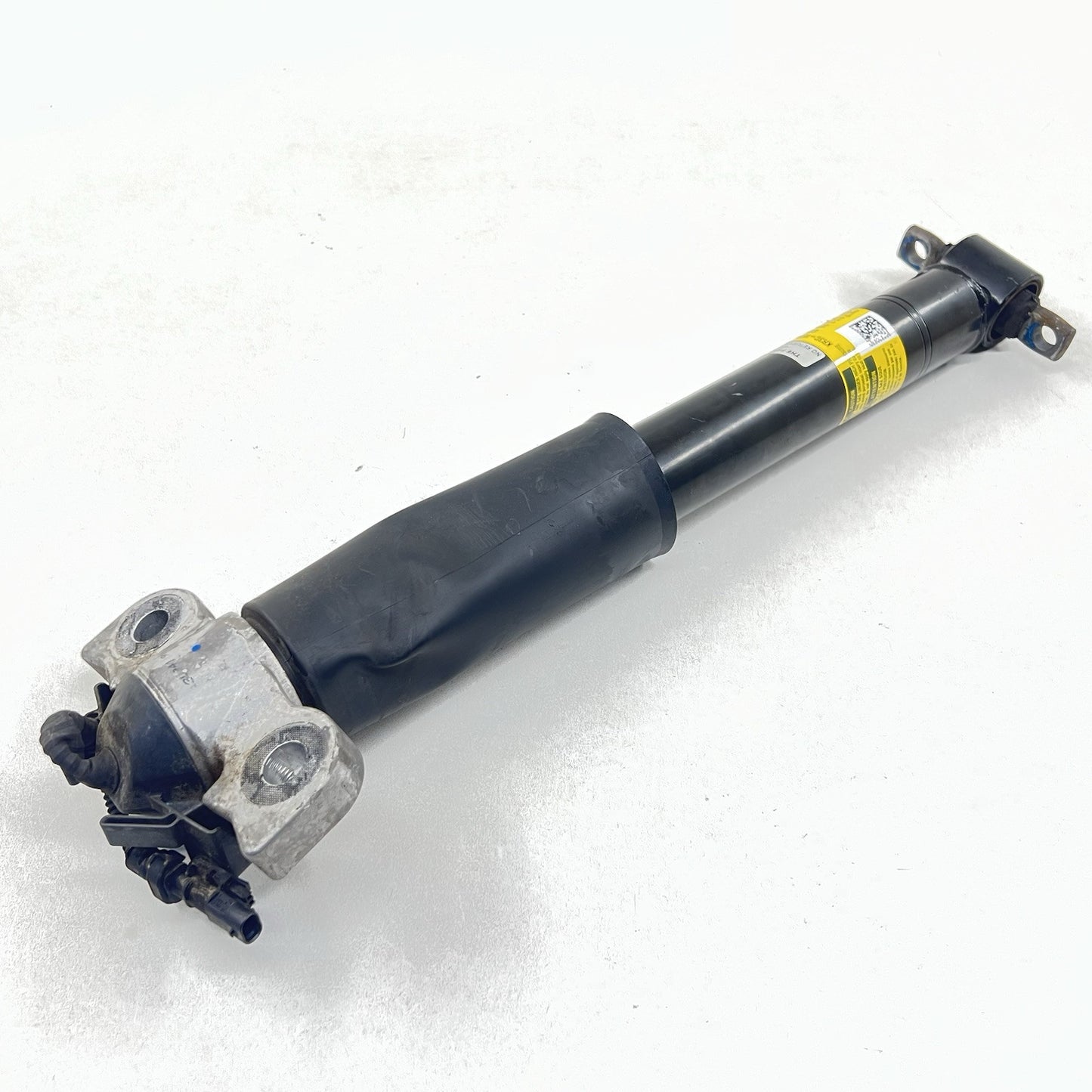 KR3C-18W003-TA / KR3C 18W003 TA / KR3C18W003TA 24-25 FORD MUSTANG DARK HORSE RIGHT REAR SHOCK ABSORBER KR3C-18W003-TA OE