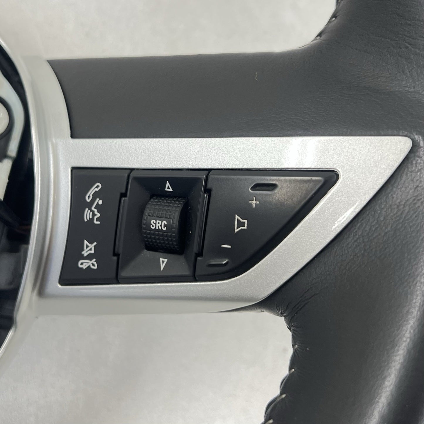 92236322 10-11 CHEVROLET CAMARO SS DRIVER STEERING WHEEL LEATHER 92236322 OEM