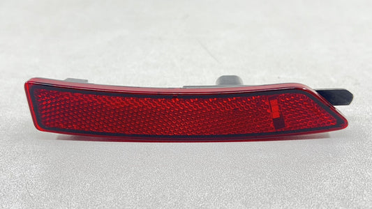 PR3B-15A425-A / PR3B 15A425 A / PR3B15A425A 24-25 FORD MUSTANG GT PASSENGER RIGHT REAR BUMPER REFLECTOR SIDE MARKER LAMP