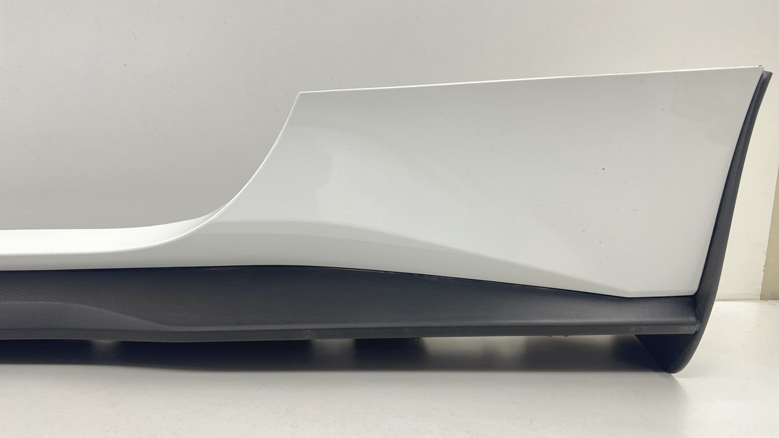 PR3B-C10155-AA / PR3B C10155 AA / PR3BC10155AA 24-25 FORD MUSTANG GT DARK HORSE LEFT SIDE SKIRT ROCKER PANEL COVER TRIM 