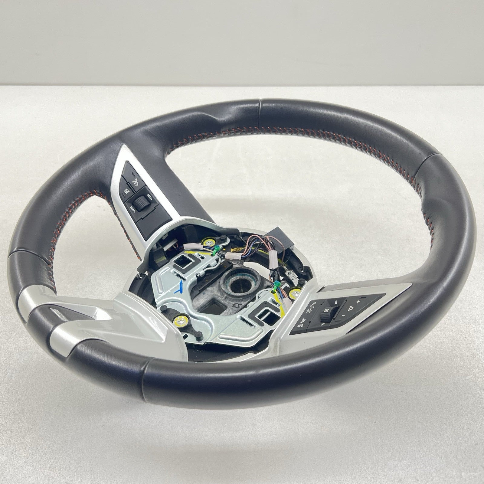 92245960 10-11 CHEVROLET CAMARO SS DRIVER STEERING WHEEL WITH PADDLE SHIFTERS LEATHER OEM