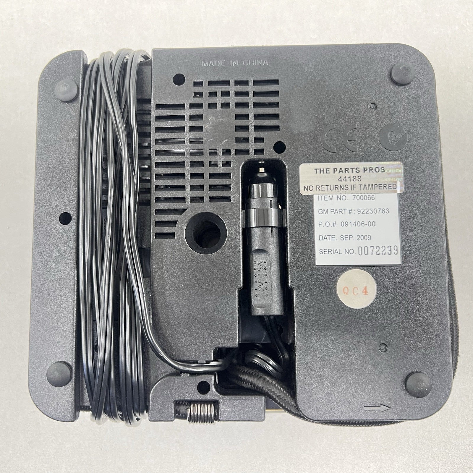 92230763 10-15 CHEVROLET CAMARO SS REAR TRUNK STORAGE FOAM WITH TIRE PUMP 92230763 OEM