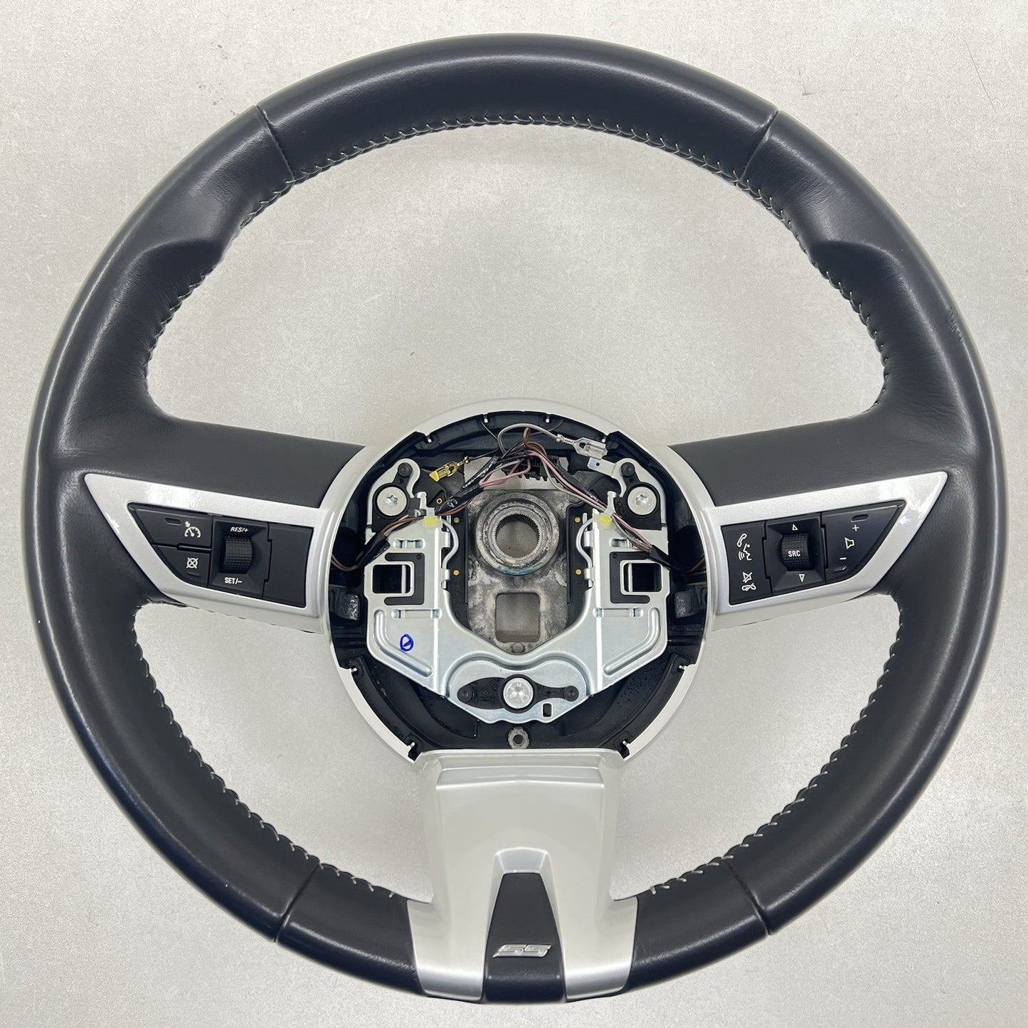 92236322 10-11 CHEVROLET CAMARO SS DRIVER STEERING WHEEL LEATHER 92236322 OEM