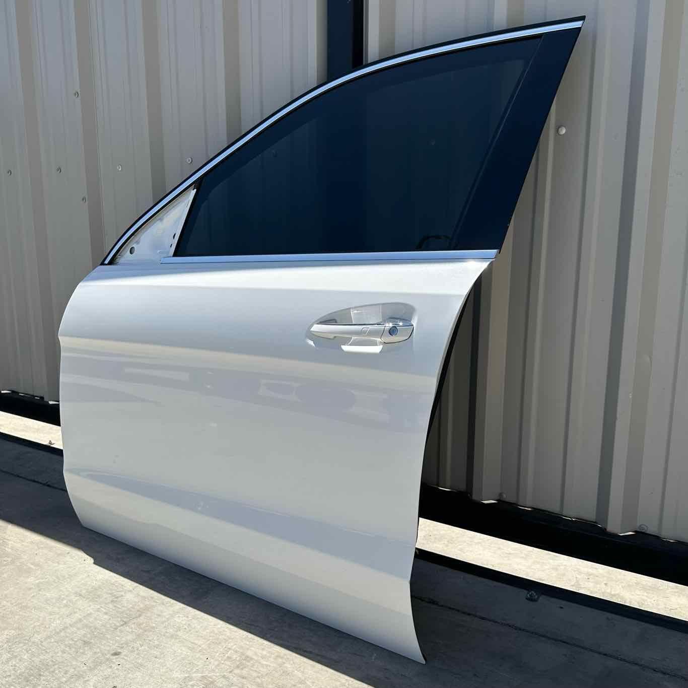 13-16 MERCEDES GL350 X166 DRIVER LEFT FRONT DOOR COMPLETE WITH GLASS WHITE OEM