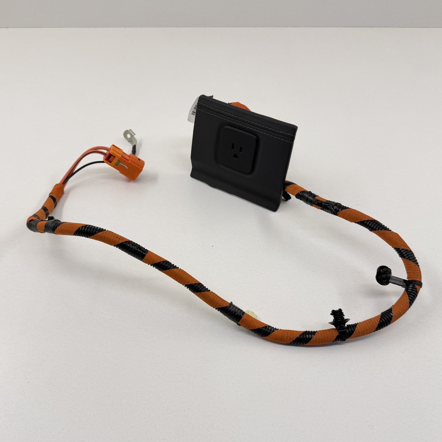 2022-2024 Rivian R1S R1T Lower Center Console Wiring Harness W/ Power Outlet OEM