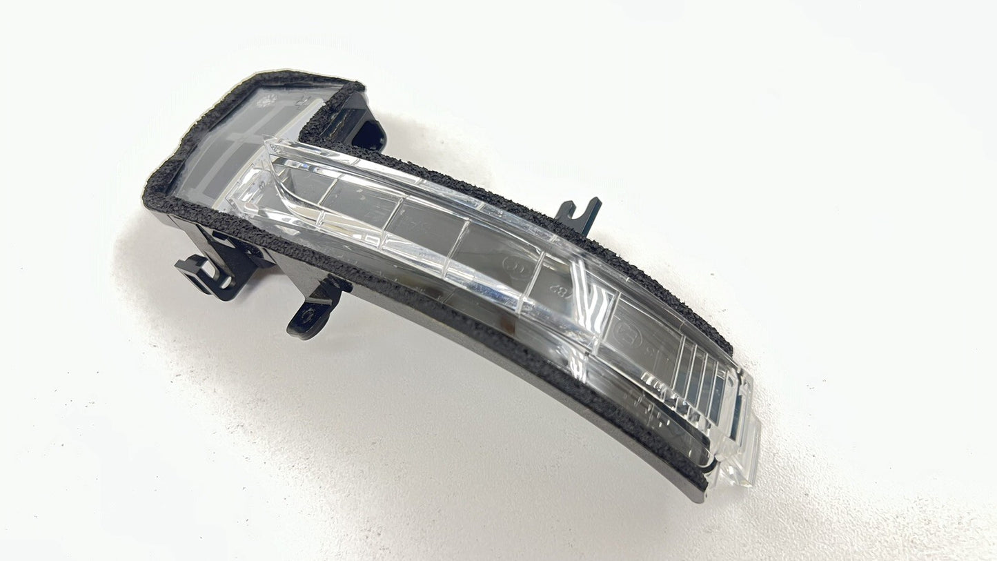 22-24 CADILLAC CT5 V BLACKWING RIGHT FRONT DOOR MIRROR TURN SIGNAL LIGHT OEM
