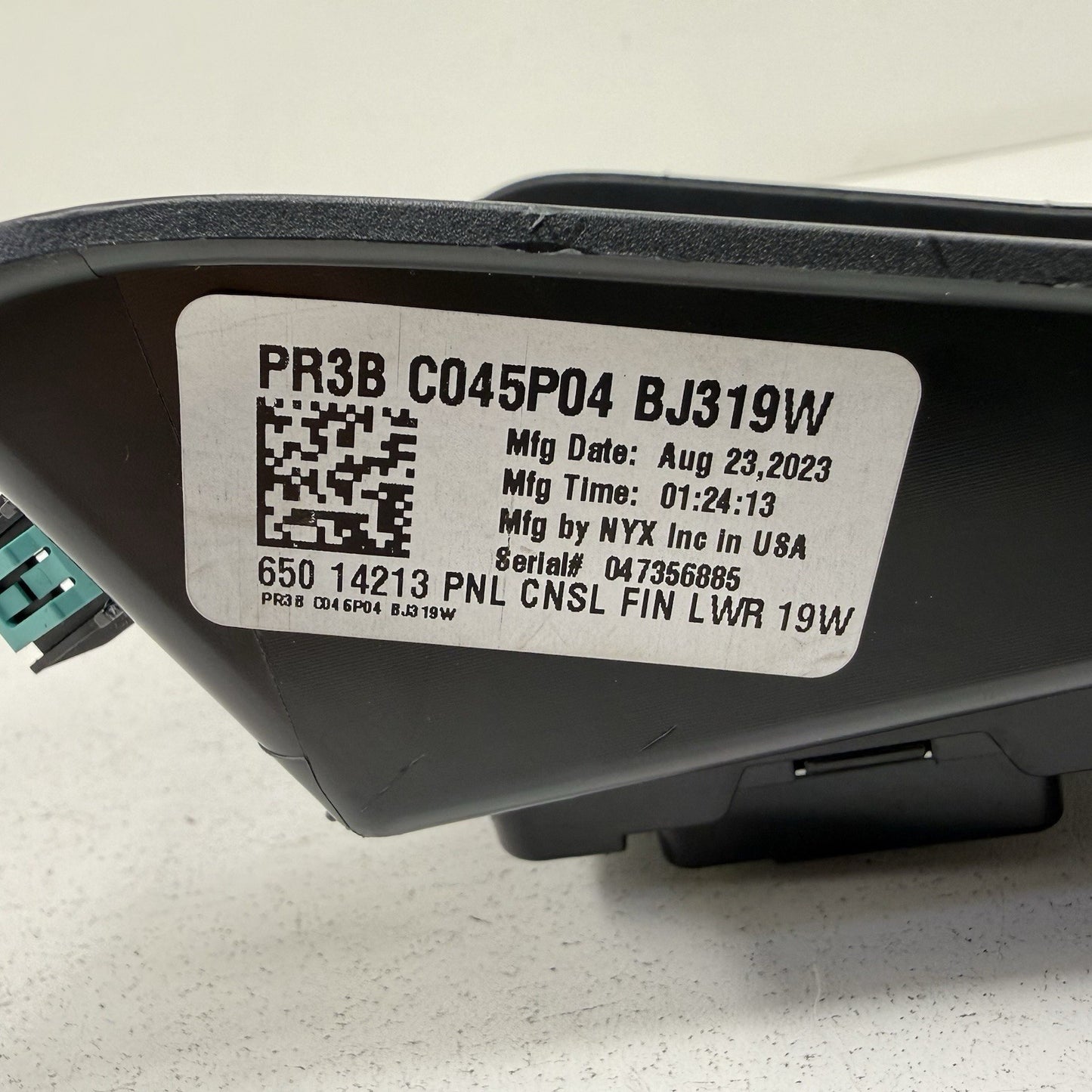24-26 Ford Mustang Center Console Wireless Charger Phone Charging W/ Pad OEM