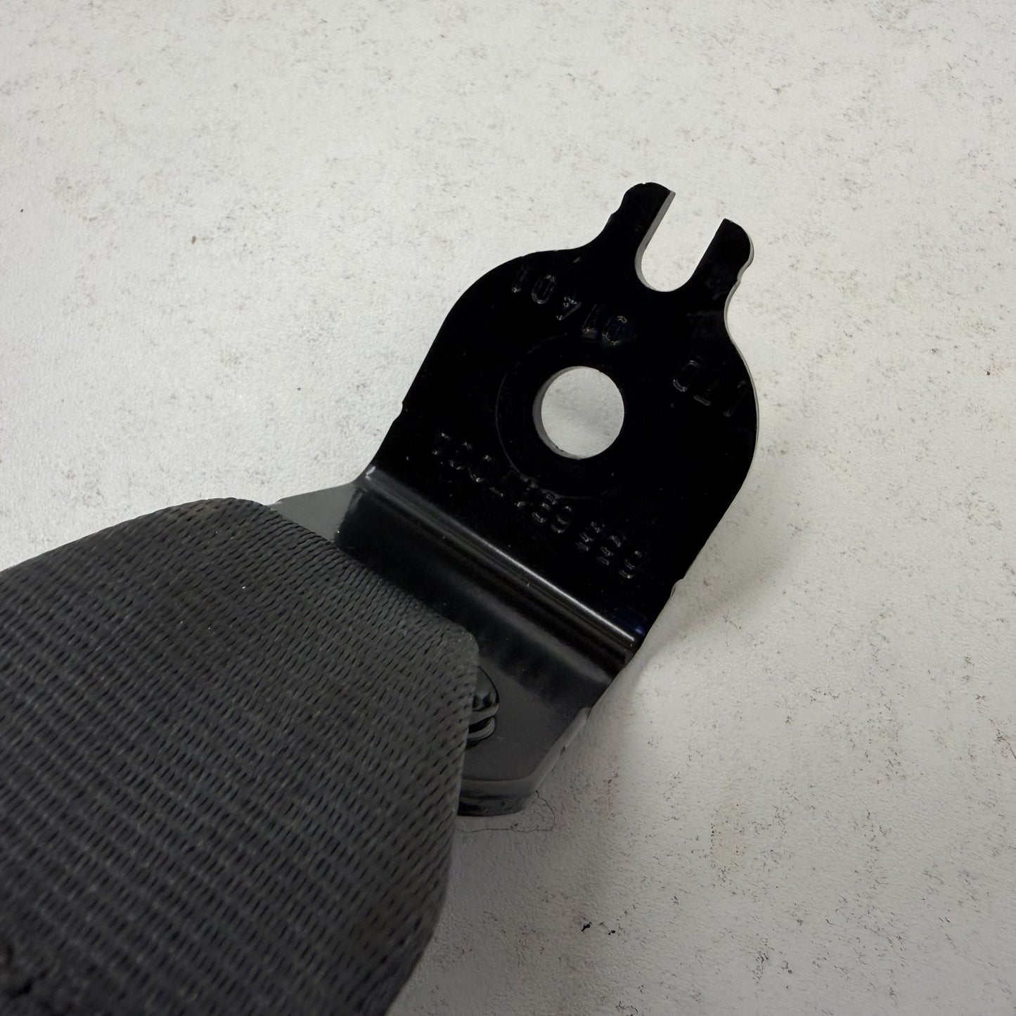 2022-2024 Rivian R1S Right Rear 2nd Second Row Seatbelt Seat Belt Retractor OEM