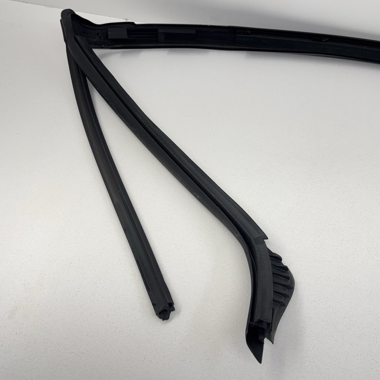 08-15 Audi TT Convertible Front Windshield Weatherstrip Seal 8J7845353C OEM