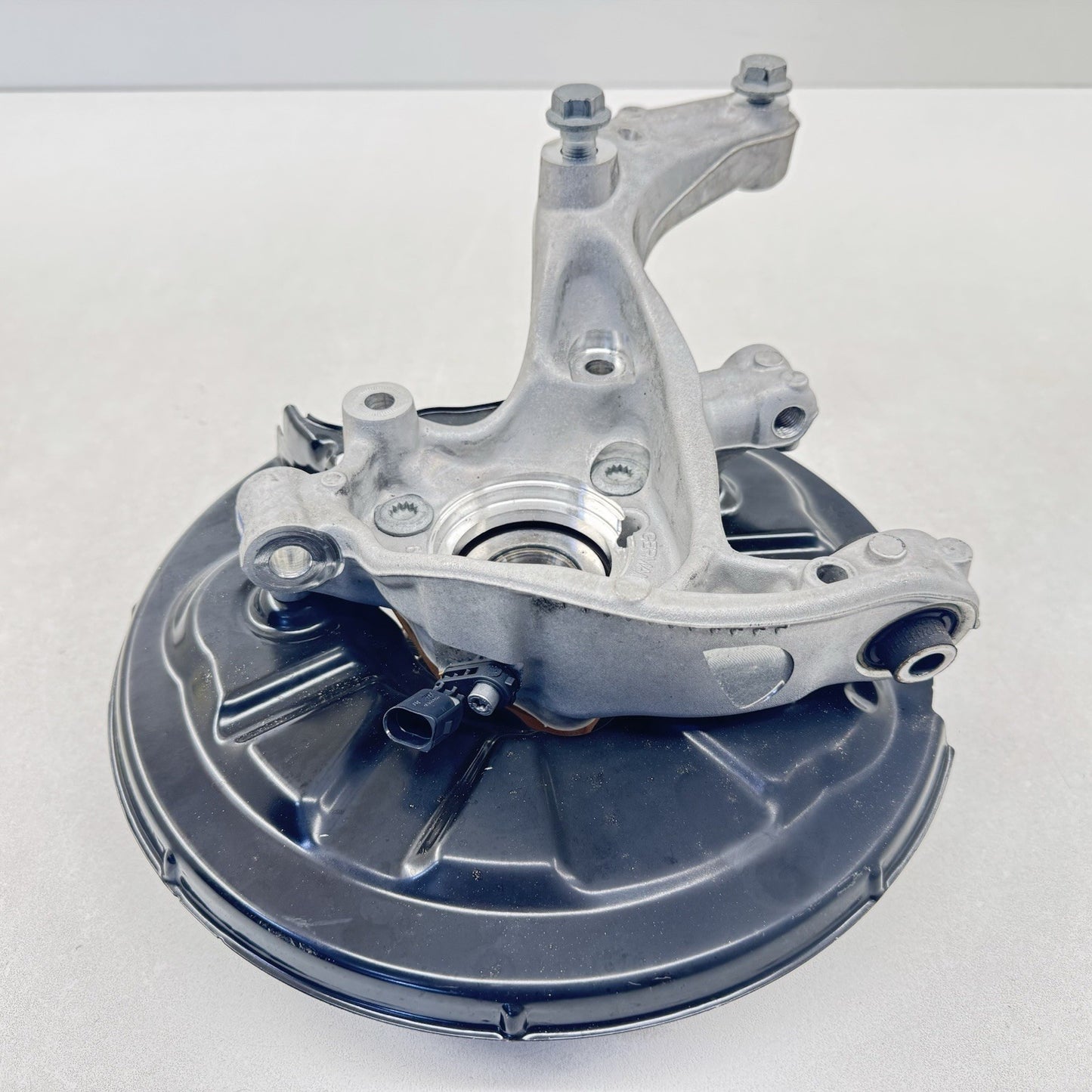 22-26 Volkswagen Golf R Left Rear Knuckle Hub W/ Control Arm Suspension Set OEM
