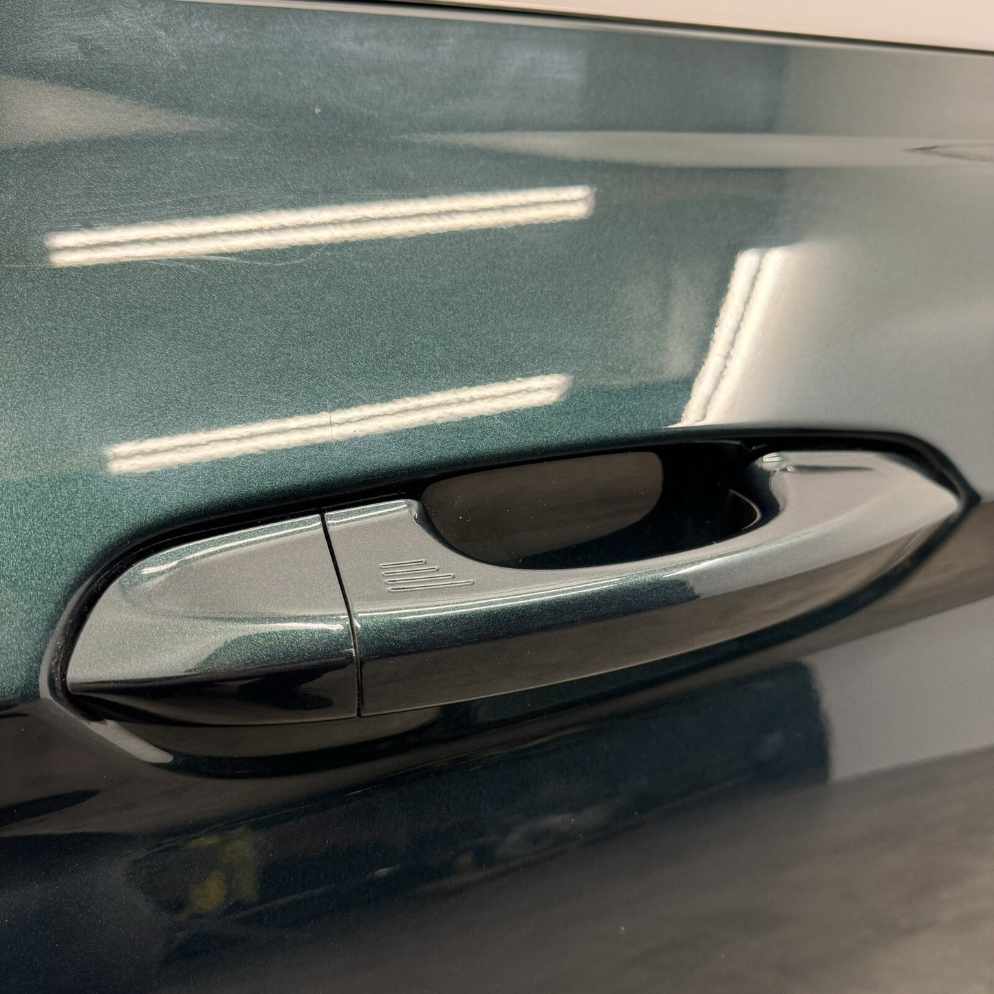 15-23 FORD MUSTANG GT BULLITT COUPE RIGHT DOOR COMPLETE WITH GLASS GREEN OEM