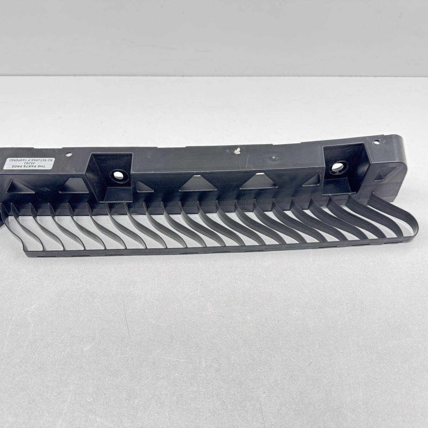 22-25 VOLKSWAGEN GOLF R MK8 REAR CENTER BUMPER BRACKET SUPPORT MOUNT OEM