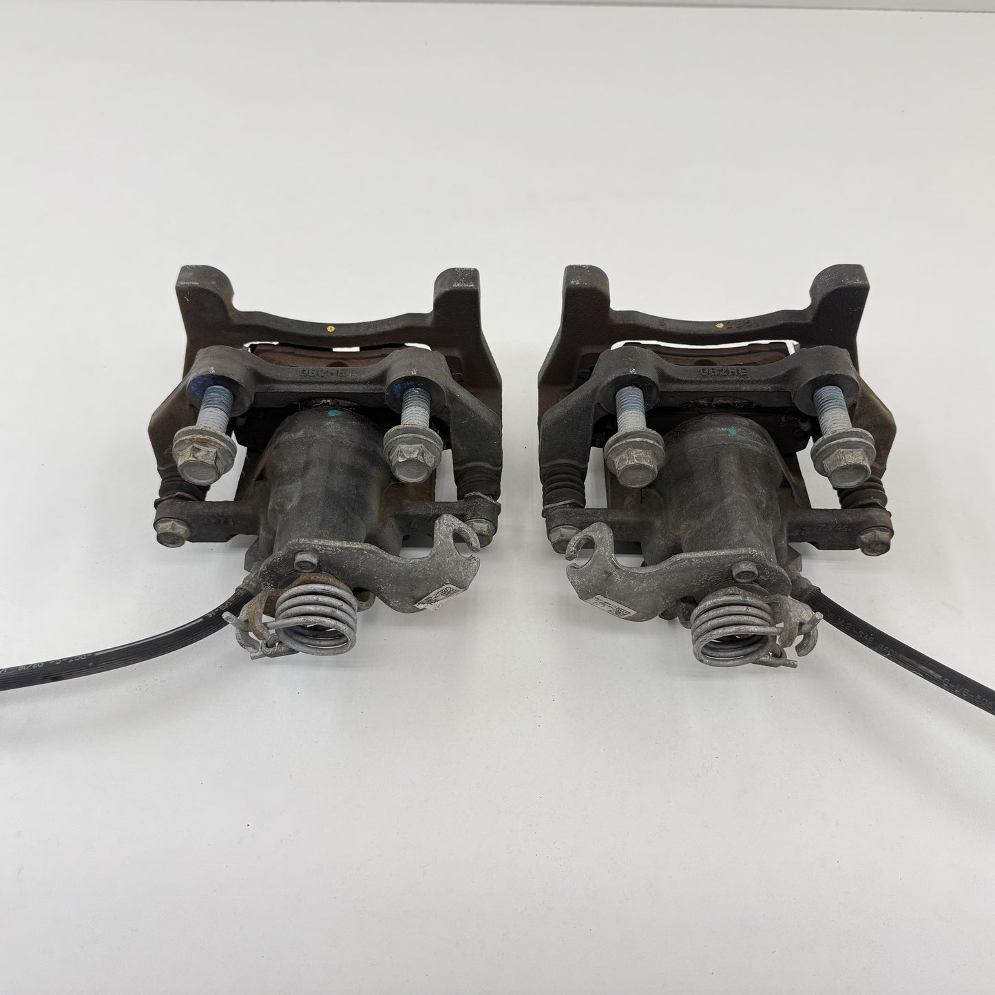2015-2023 Ford Mustang GT Rear Brake Caliper Pair Left &amp; Right OEM