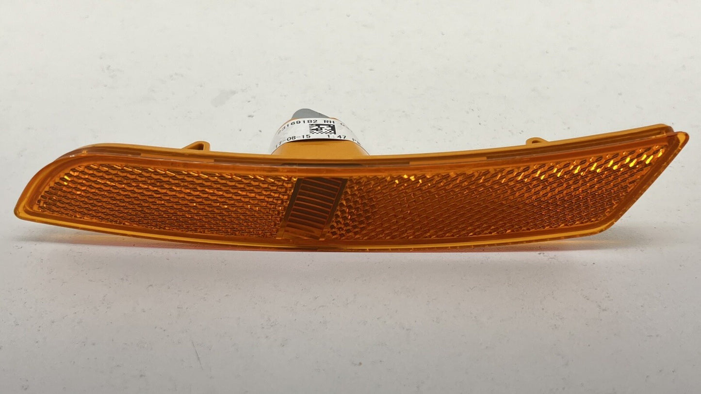 16-24 CHEVROLET CAMARO SS RIGHT FRONT SIDE MARKER REFLECTOR LIGHT LAMP OEM