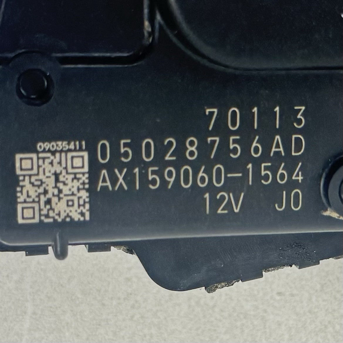 15-23 DODGE CHALLENGER FRONT WINDSHIELD WIPER MOTOR 05028756AD OEM