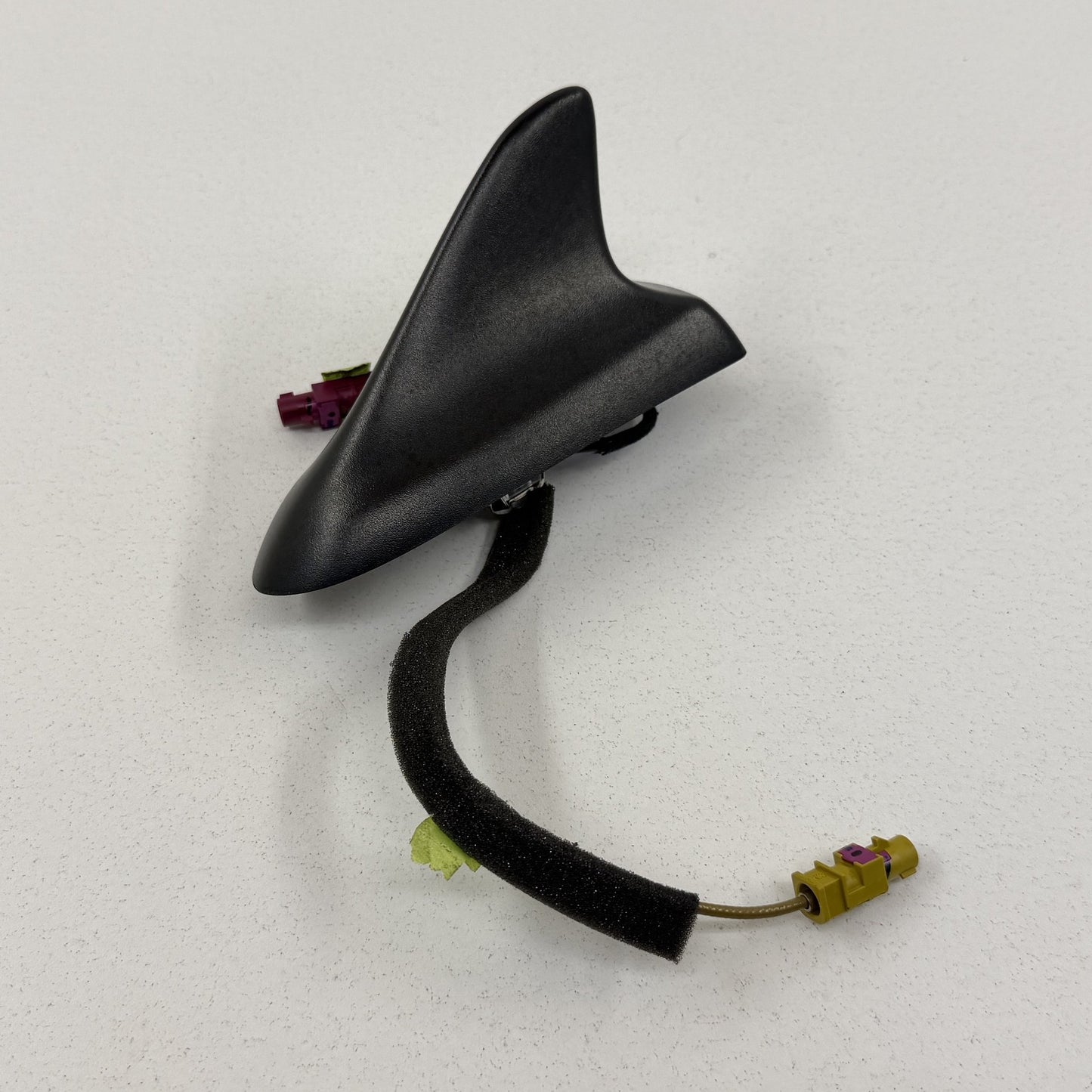 2010-2015 Chevrolet Camaro Roof Shark Fin Antenna Receiver 92237379 OEM