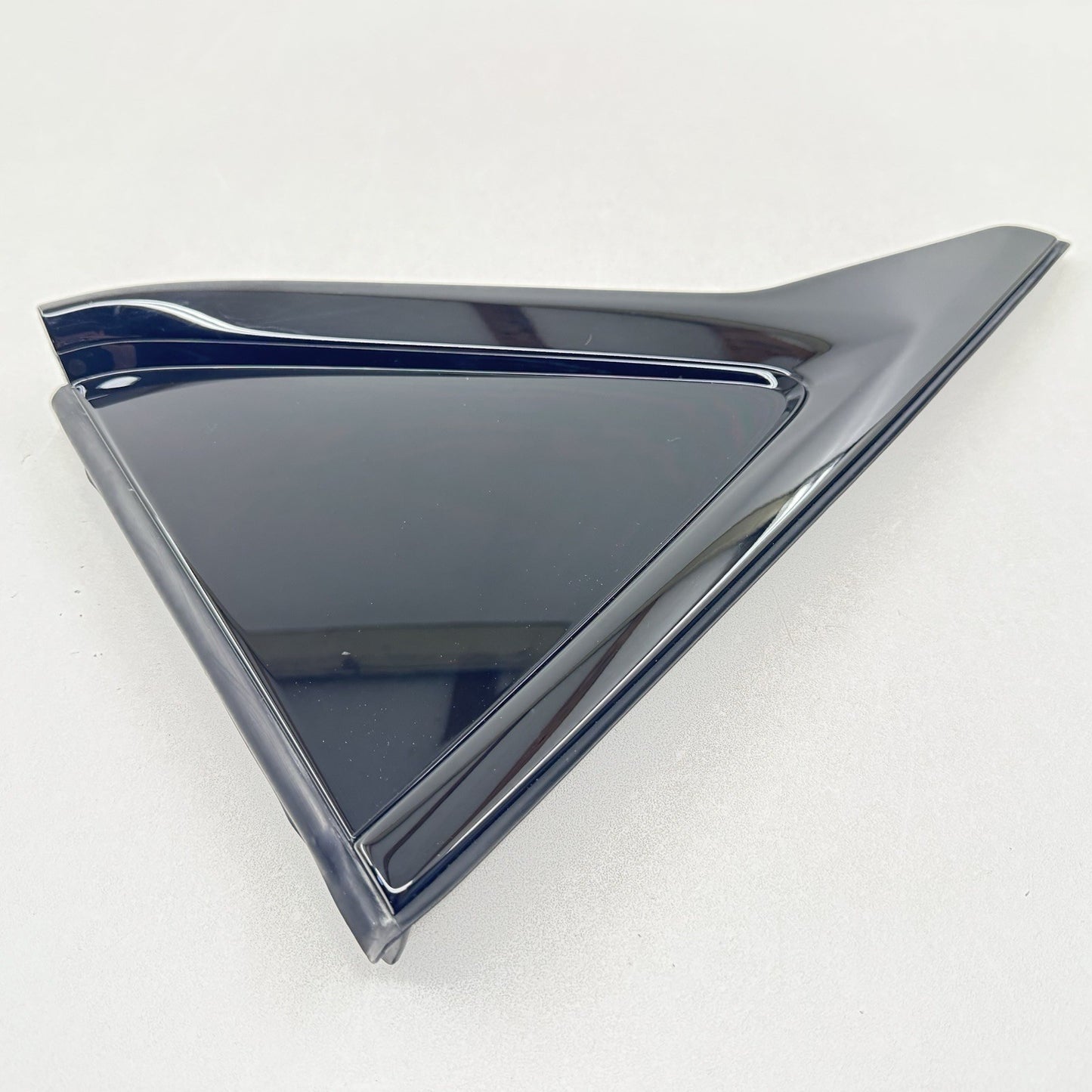 22-25 CADILLAC CT5 V BLACKWING RIGHT REAR QUARTER PANEL WINDOW TRIM OEM