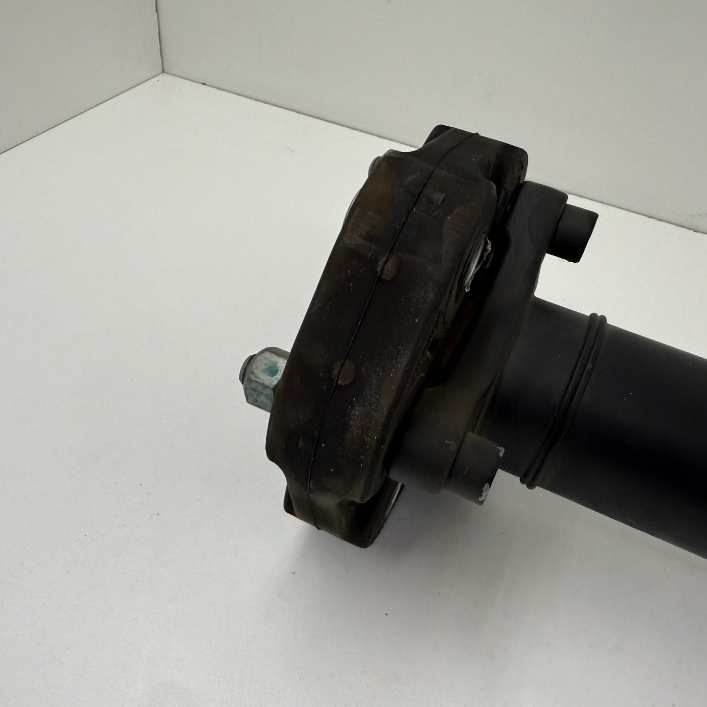 2013-2015 Chevrolet Camaro SS 1LE Manual Driveshaft Drive Shaft Propeller OEM