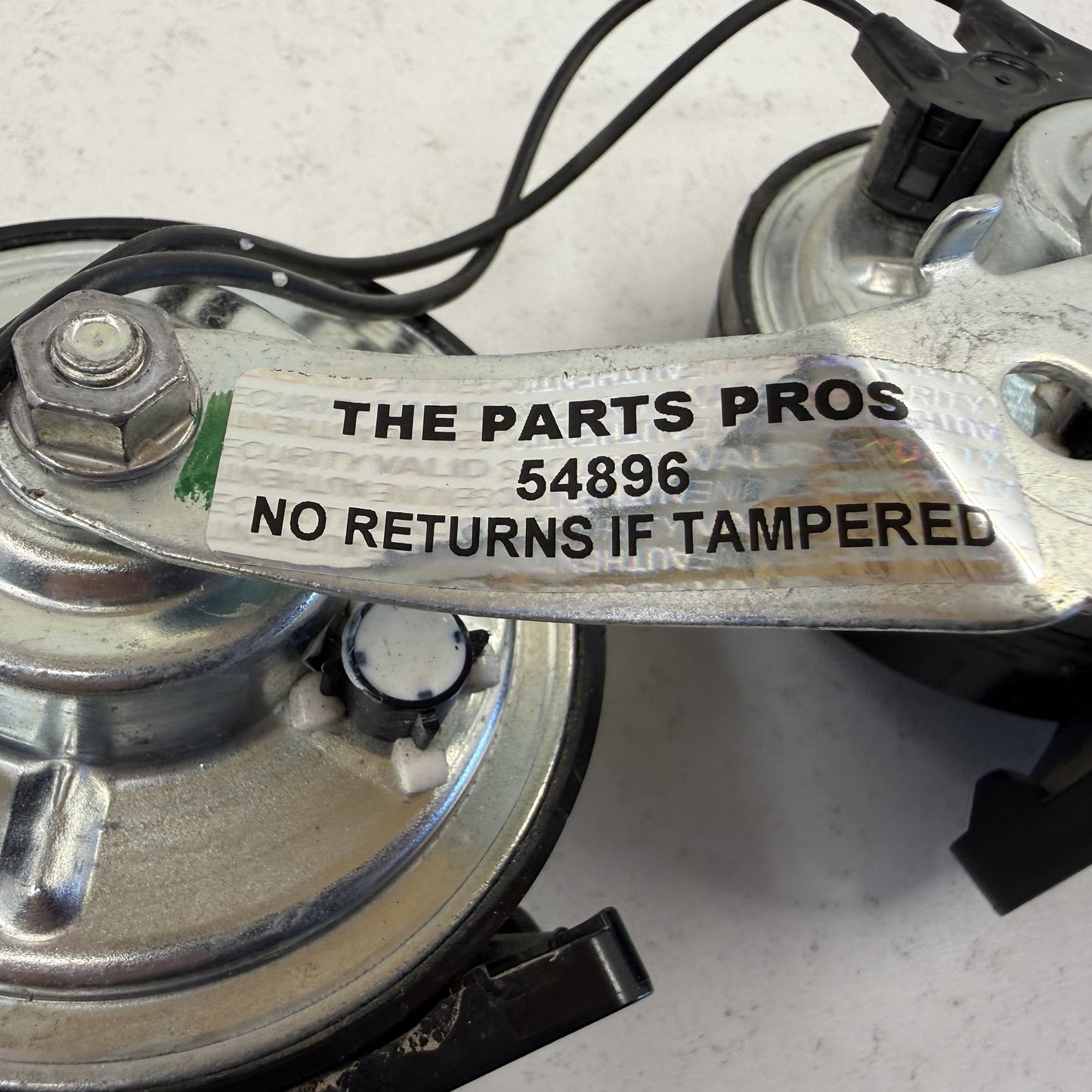 2019-2024 Ram 2500 3500 Low &amp; High Note Tone Horn Signal Pair W/ Bracket OEM