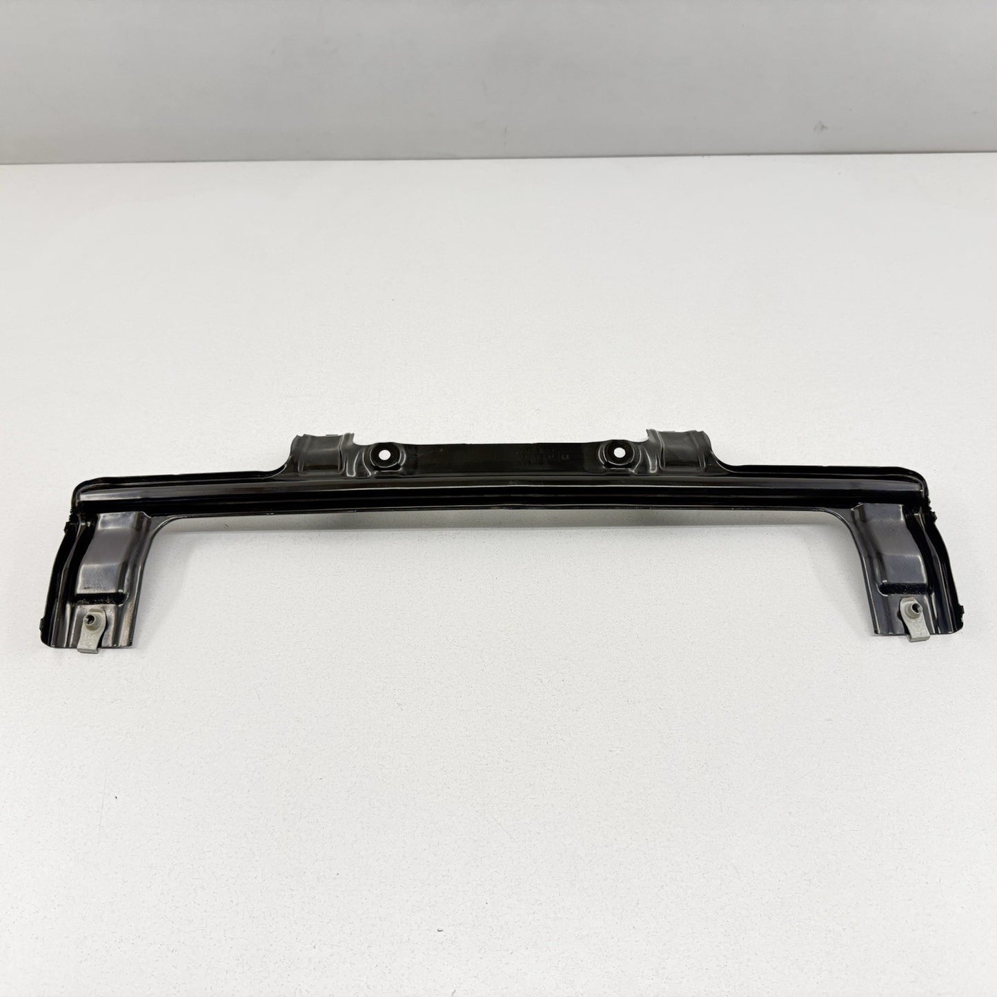 20-25 Chevrolet Silverado 2500 3500 Front Bumper Center Support Bracket OEM
