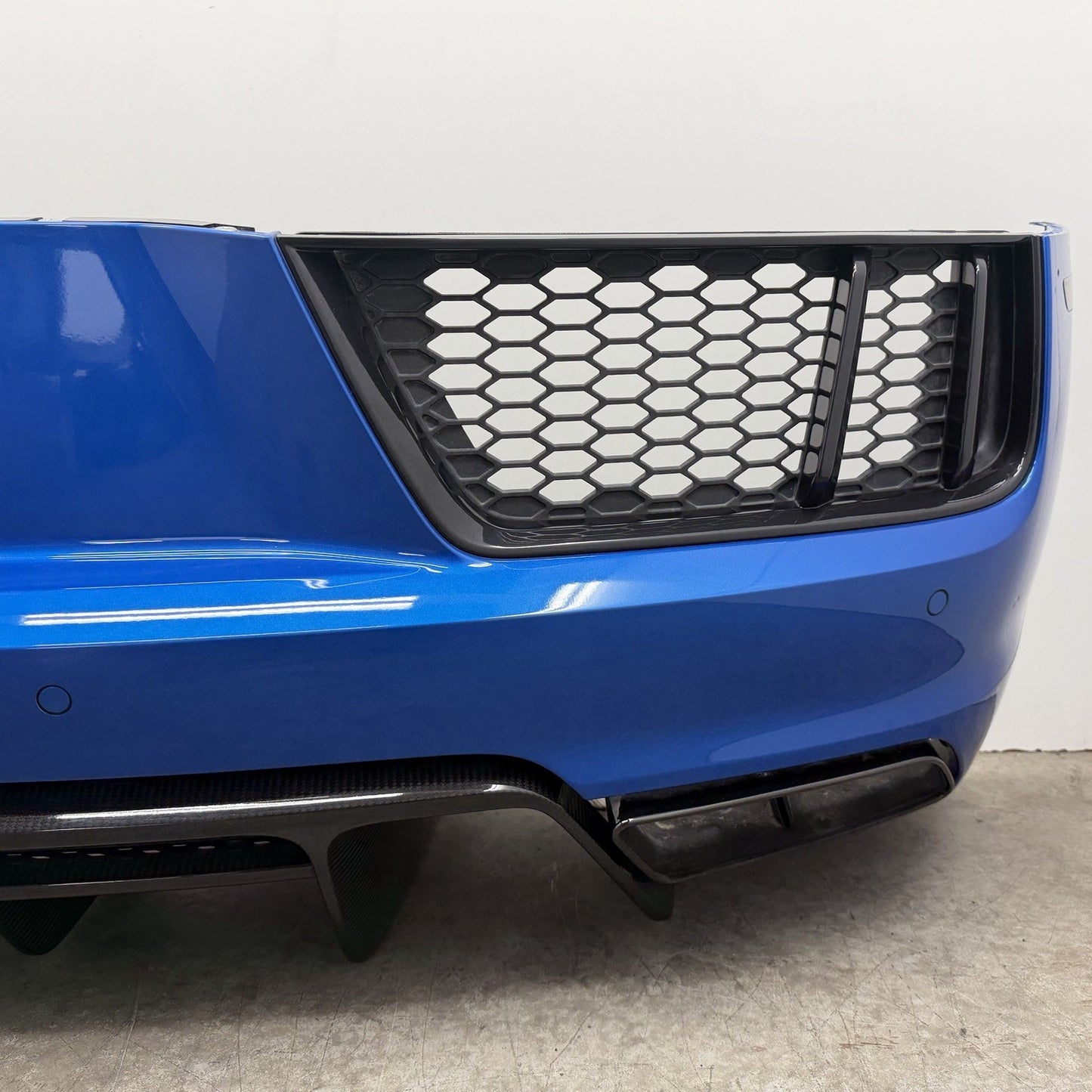 17-18 Audi R8 Rear Bumper Cover Complete W/ Carbon Fiber Valance & Sensors OEM