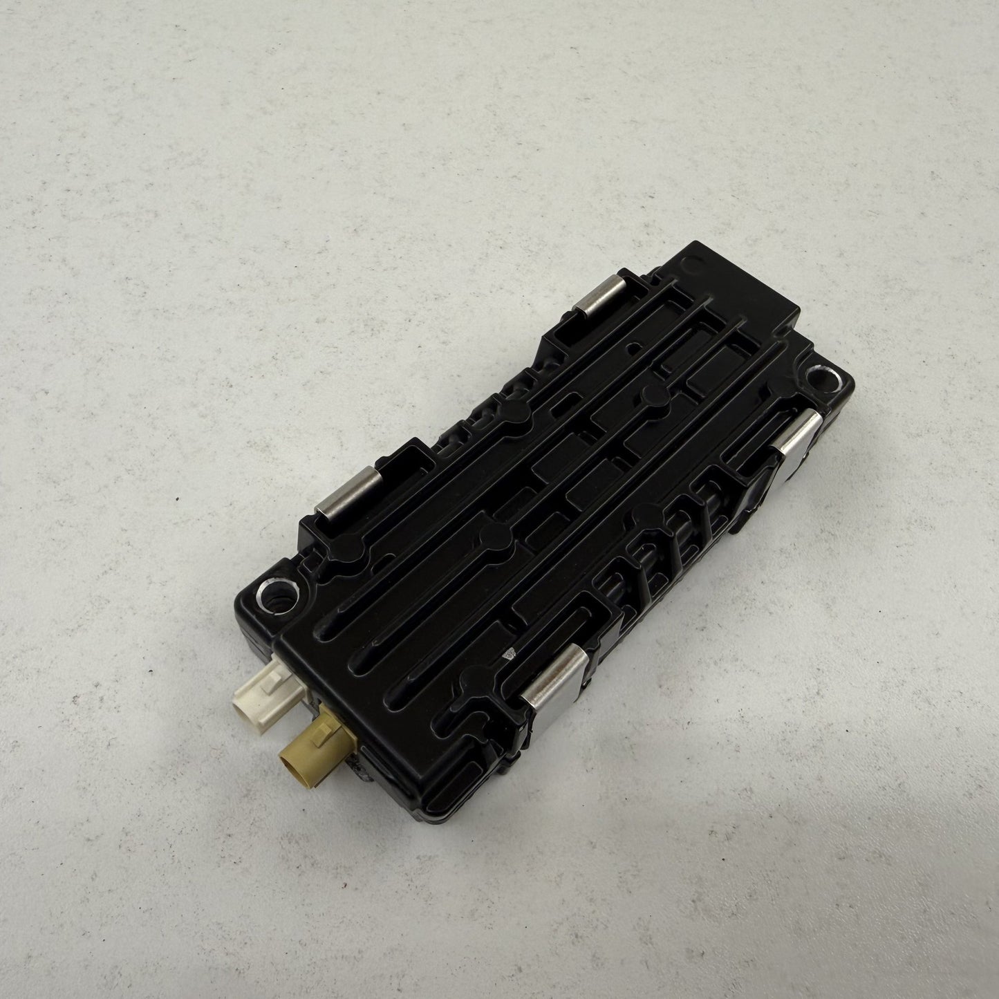 2022-2024 Rivian R1S R1T Antenna Amp Amplifier Control Module PT00039309-B OEM