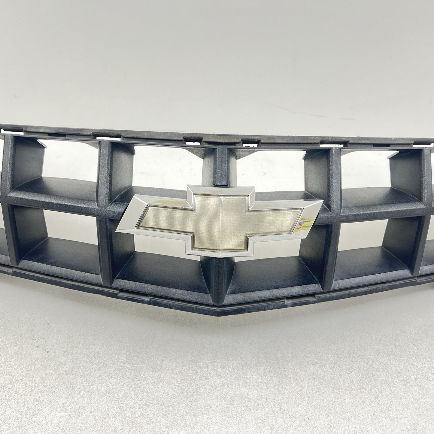 10-13 CHEVROLET CAMARO SS FRONT BUMPER UPPER GRILLE GRILL TRIM 92242526 OEM