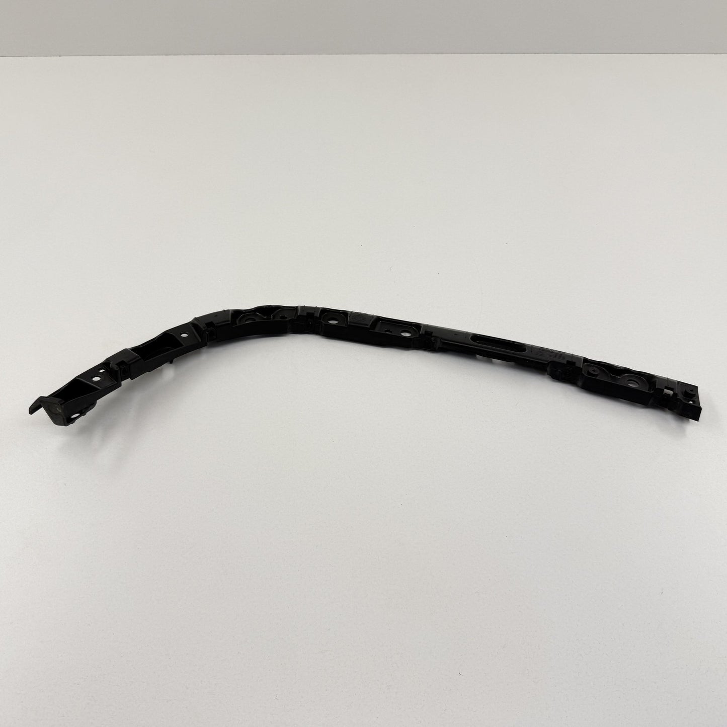 2022-2024 Rivian R1S Right Rear Quarter Fender Flare Bracket PT00015705-G OEM