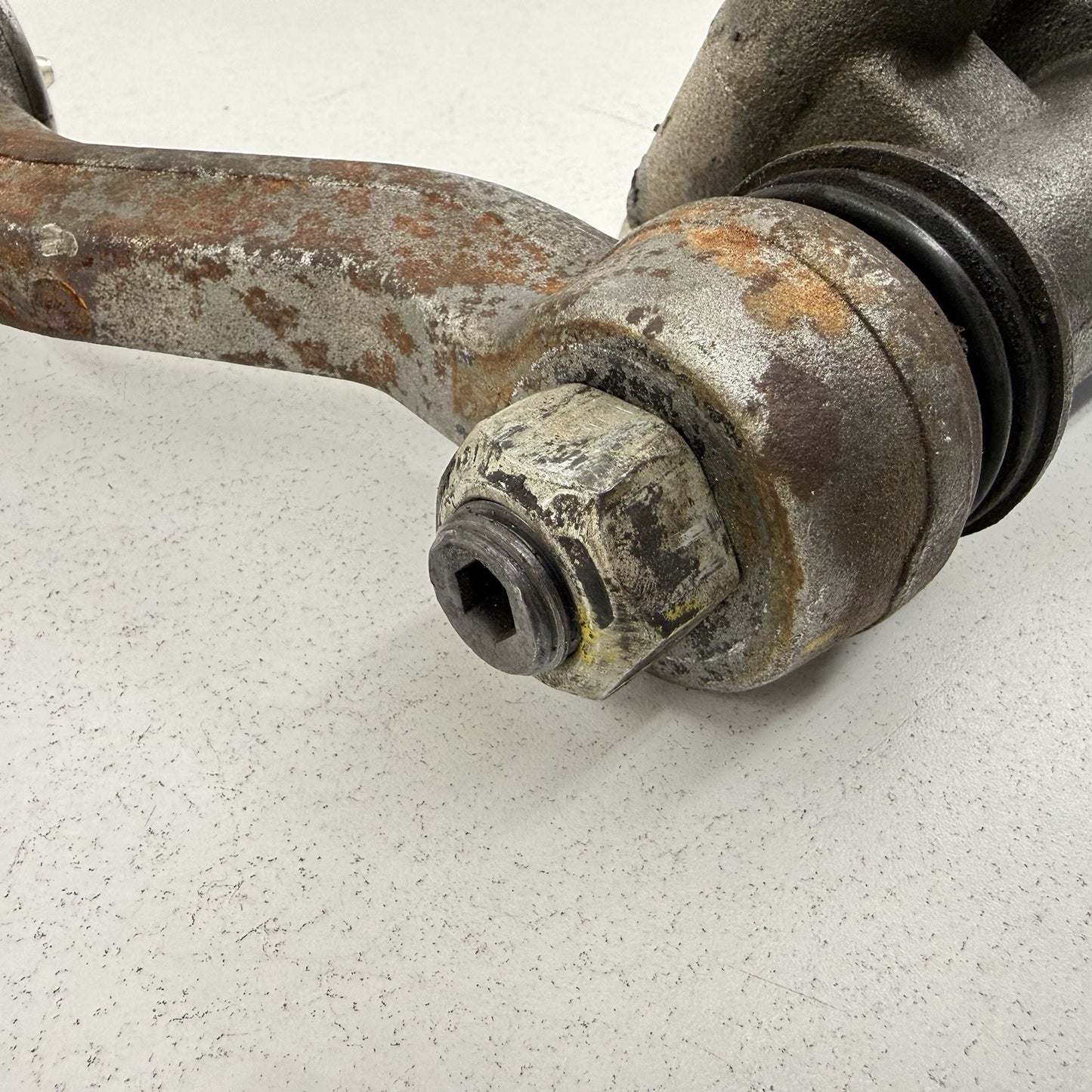 20-25 Silverado Sierra 2500 3500 Steering Linkage Idler Arm 84467788 OEM