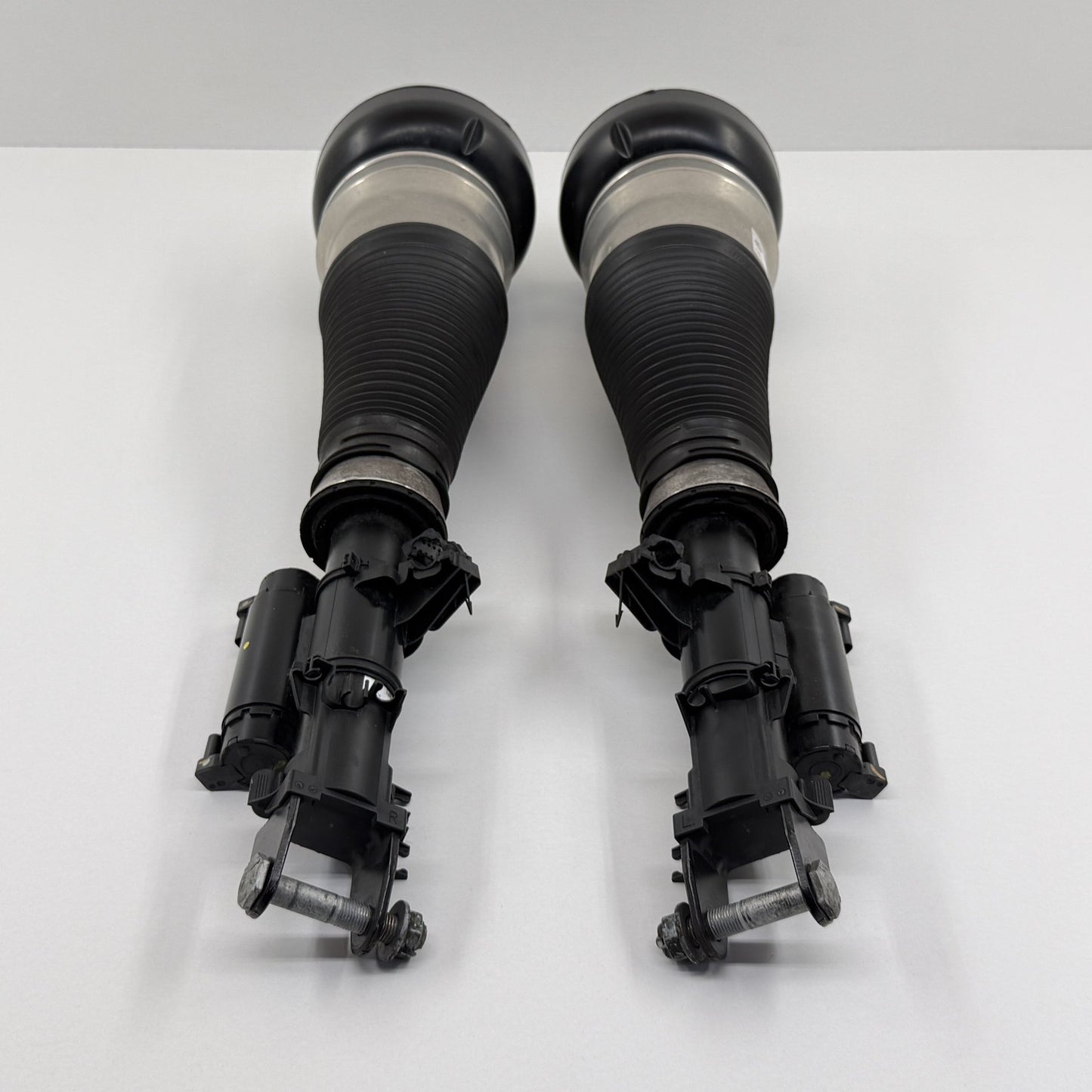 2014-2017 Mercedes-Benz S550 W222 RWD Front Air Suspension Shock Strut Pair OEM