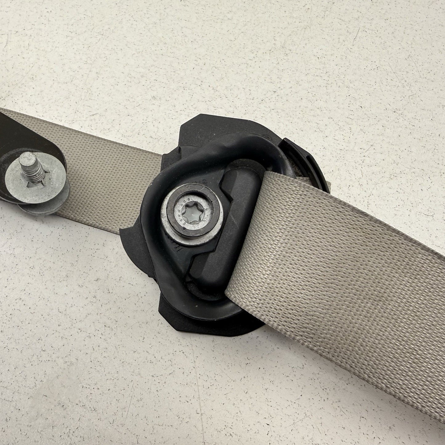 12-18 Mercedes W218 CLS550 Left Front Seat Belt Seatbelt Retractor Gray OEM