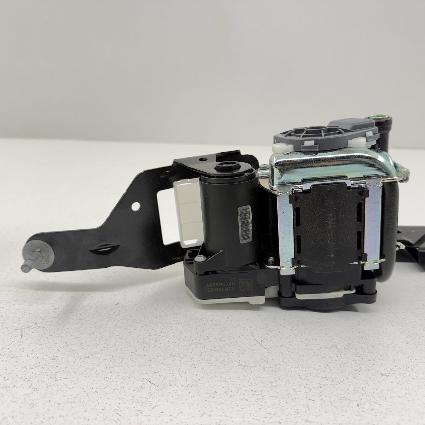10-16 Mercedes W212 E350 Left Front Seat Belt Seatbelt Retractor Black OEM