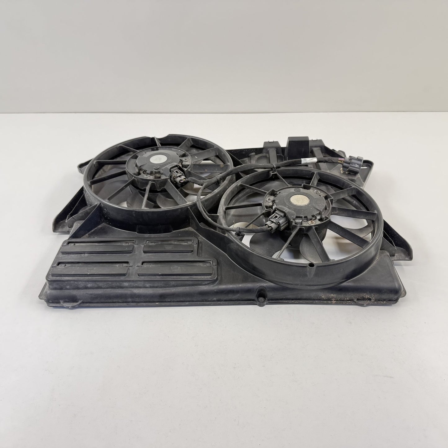 2015-2023 Ford Mustang GT Radiator Dual Cooling Fan Motor Shroud Assembly OEM