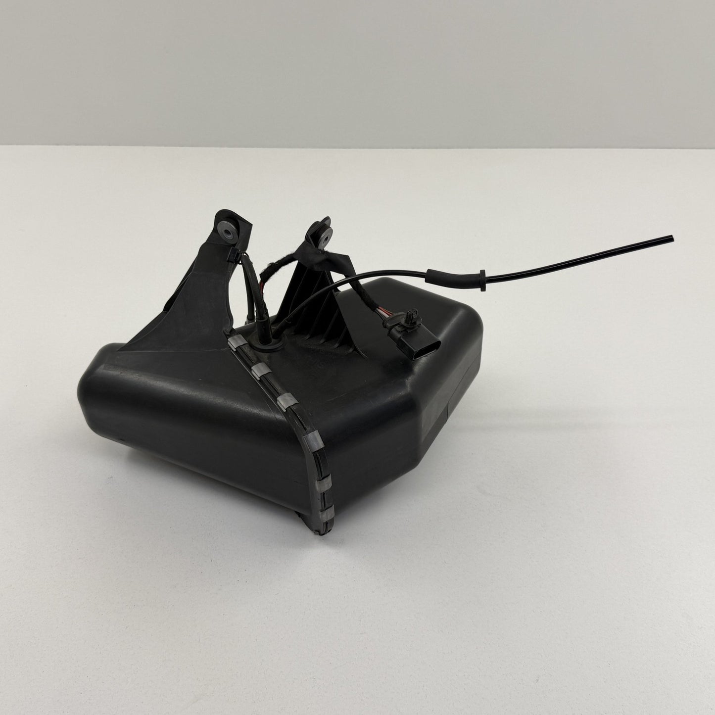 2022-2024 Rivian R1S R1T Air Suspension Air Reservoir Tank C200003132-F OEM