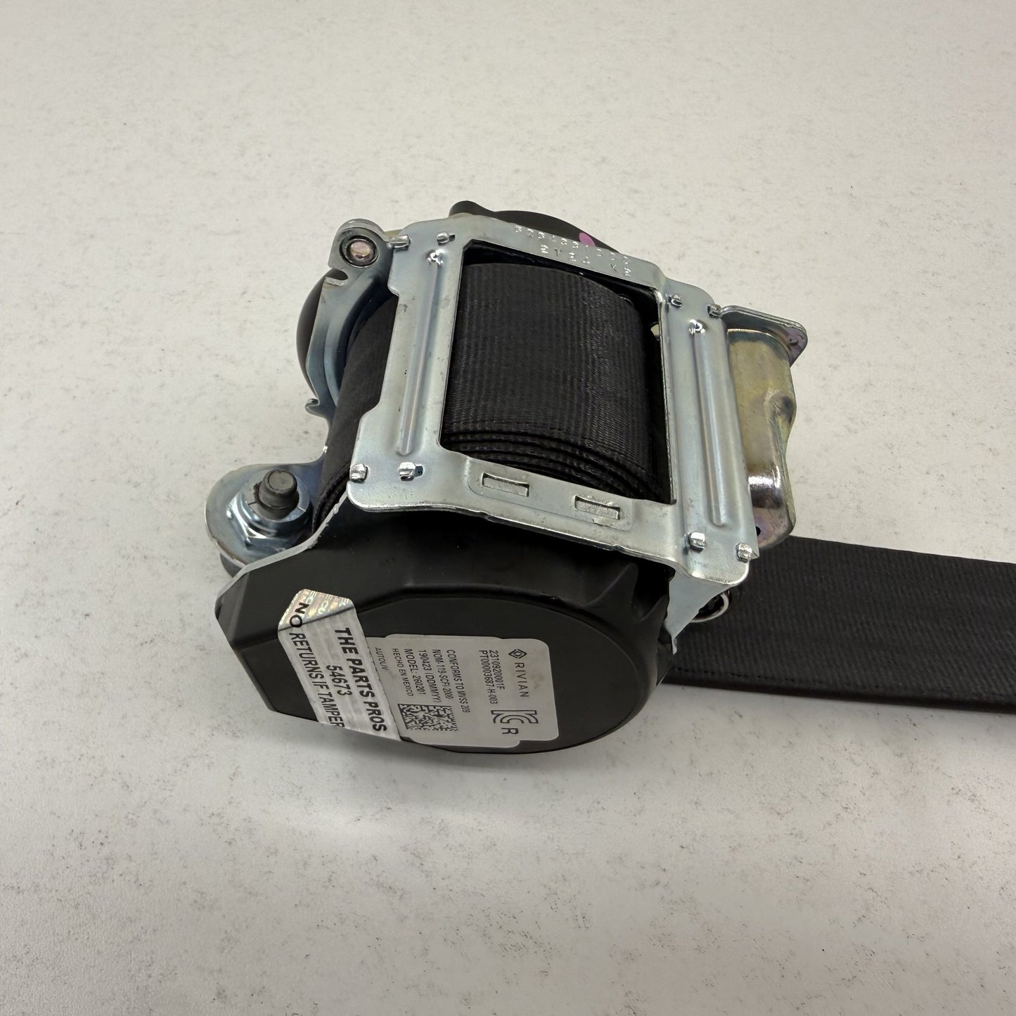 2022-2024 Rivian R1S Right Rear 2nd Second Row Seatbelt Seat Belt Retractor OEM