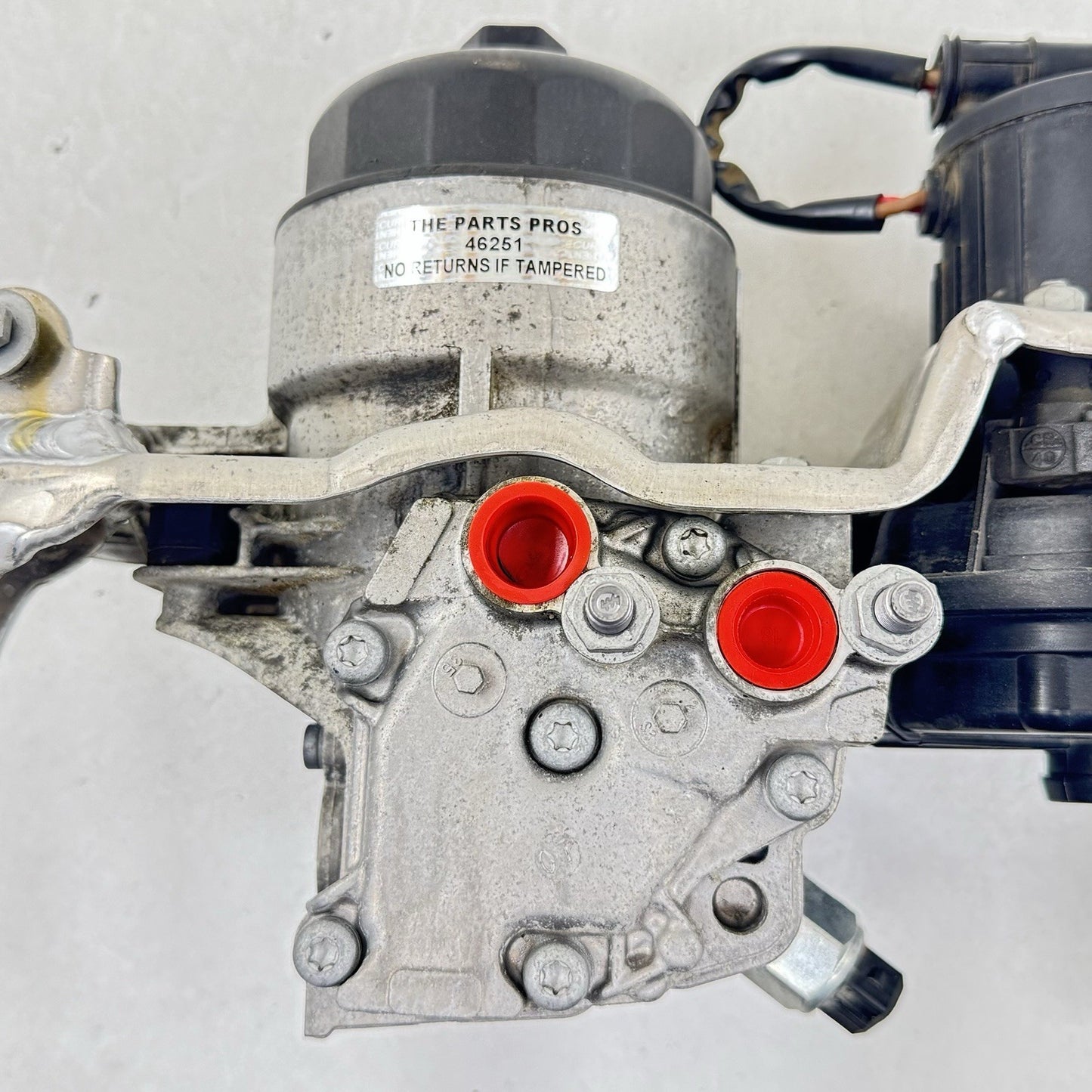 06-10 BMW M6 E63 E64 SECONDARY AIR PUMP W/ ENGINE OIL COOLER FILTER ASSEMBLY OEM