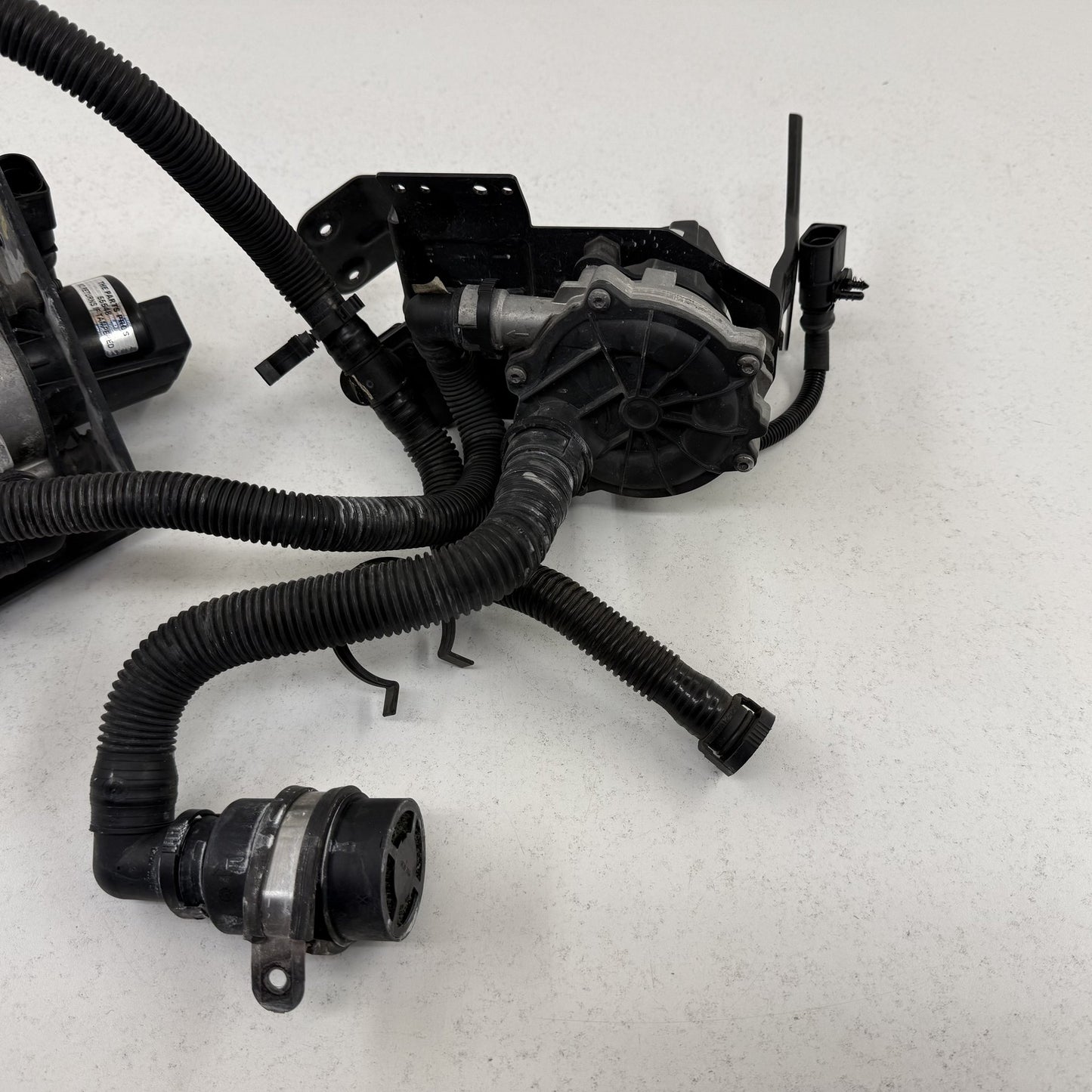 2014-2018 Bentley Flying Spur Secondary Air Injection Smog Pump Assembly Set OEM