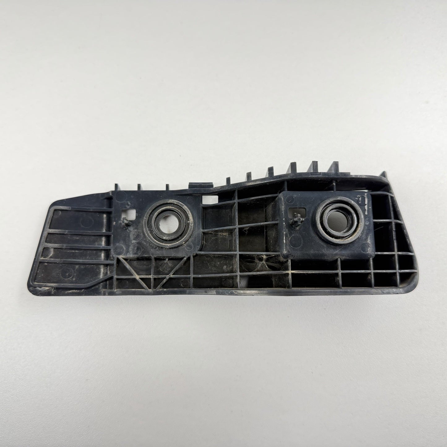 17-23 Tesla Model 3 Passenger Right Rear Bumper Bracket Support Mount Pair OEM