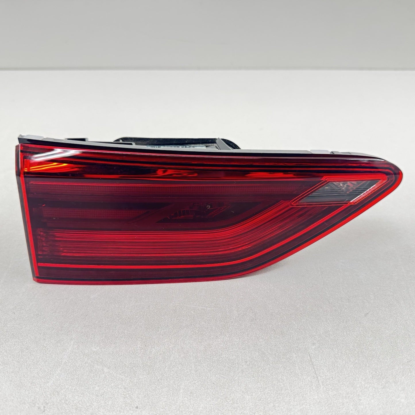 22-24 VOLKSWAGEN GOLF R MK8 DRIVER LEFT REAR INNER TAILLIGHT TAIL LIGHT LAMP OEM