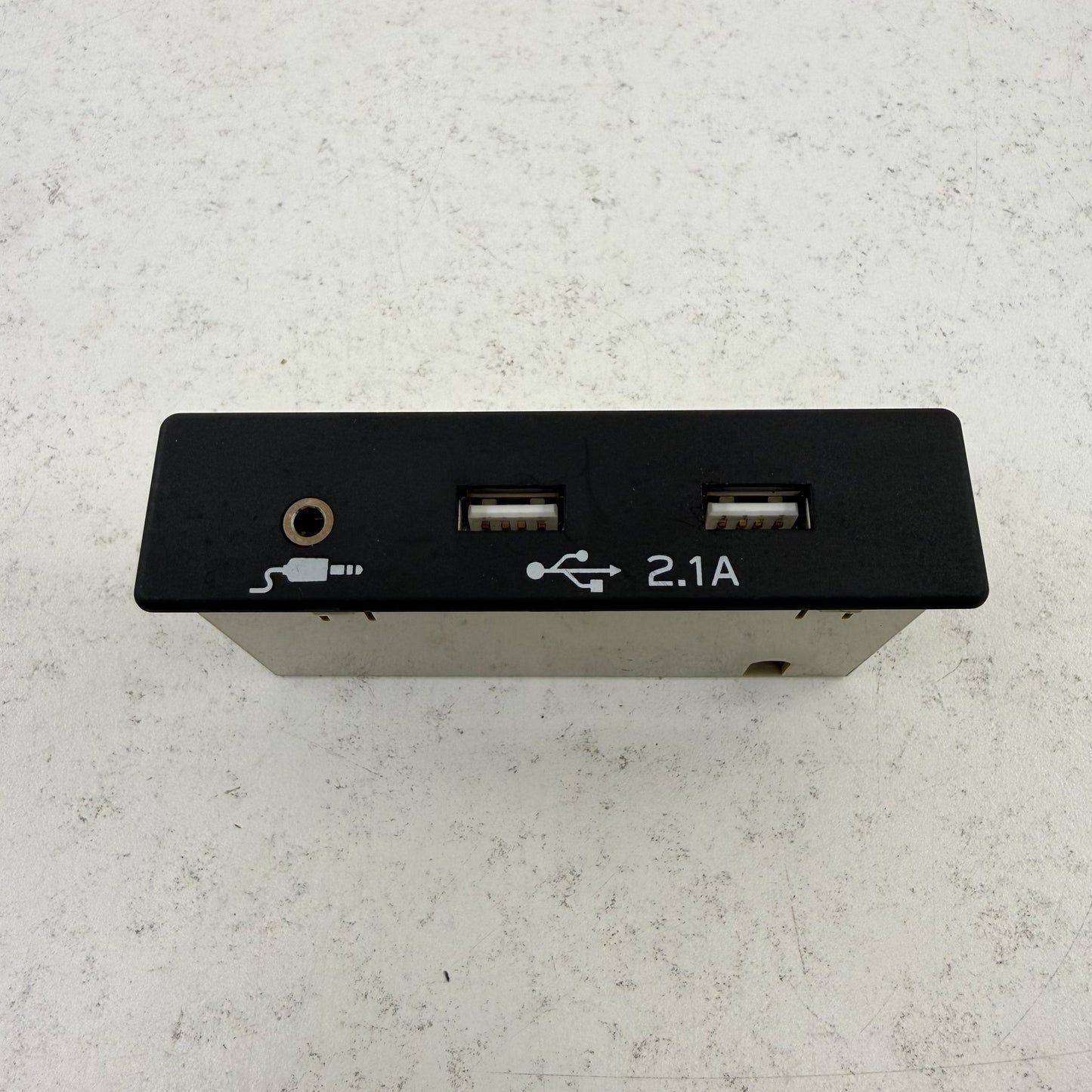 2022-2023 Subaru WRX Media Hub Dual USB Port AUX Auxiliary Jack 86257VC000 OEM
