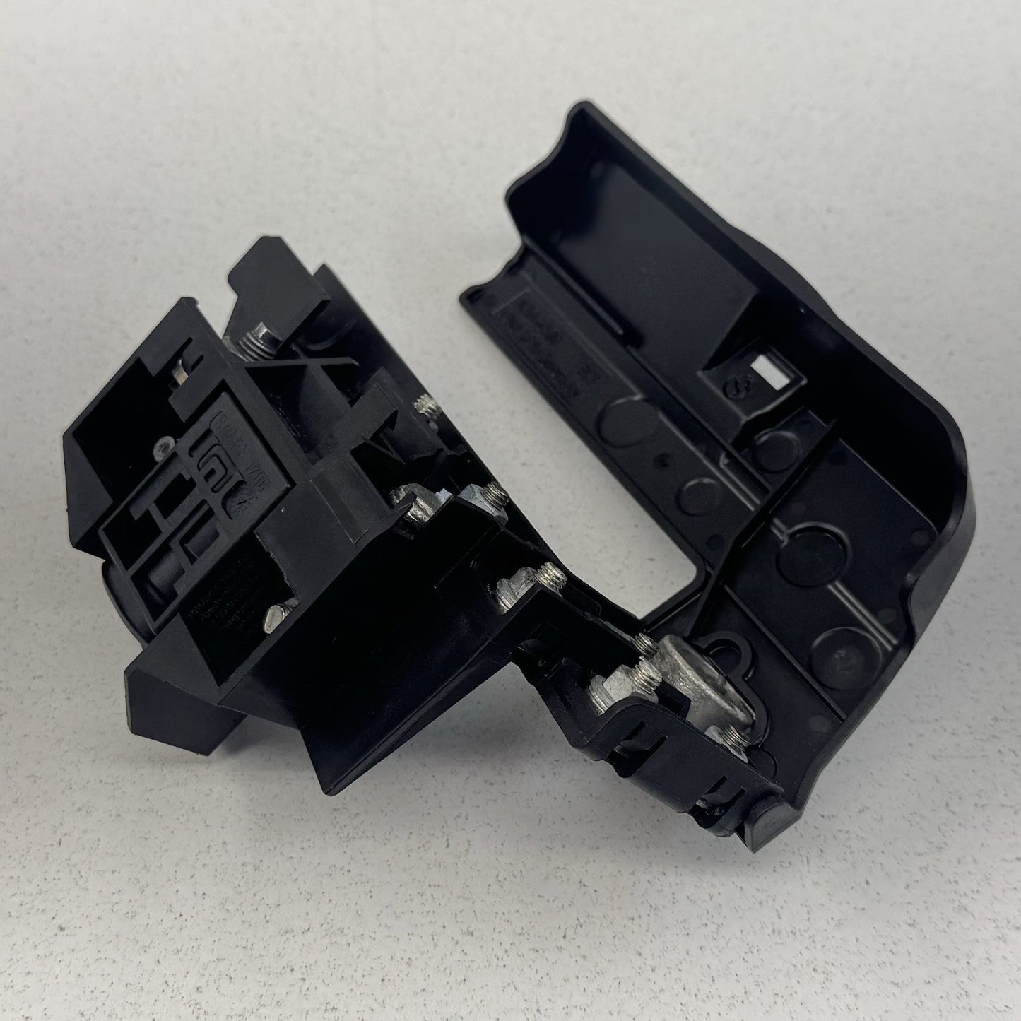08-15 Audi TT Battery Cut Off Fuse Overload Protection Trip 4F0915519 OEM