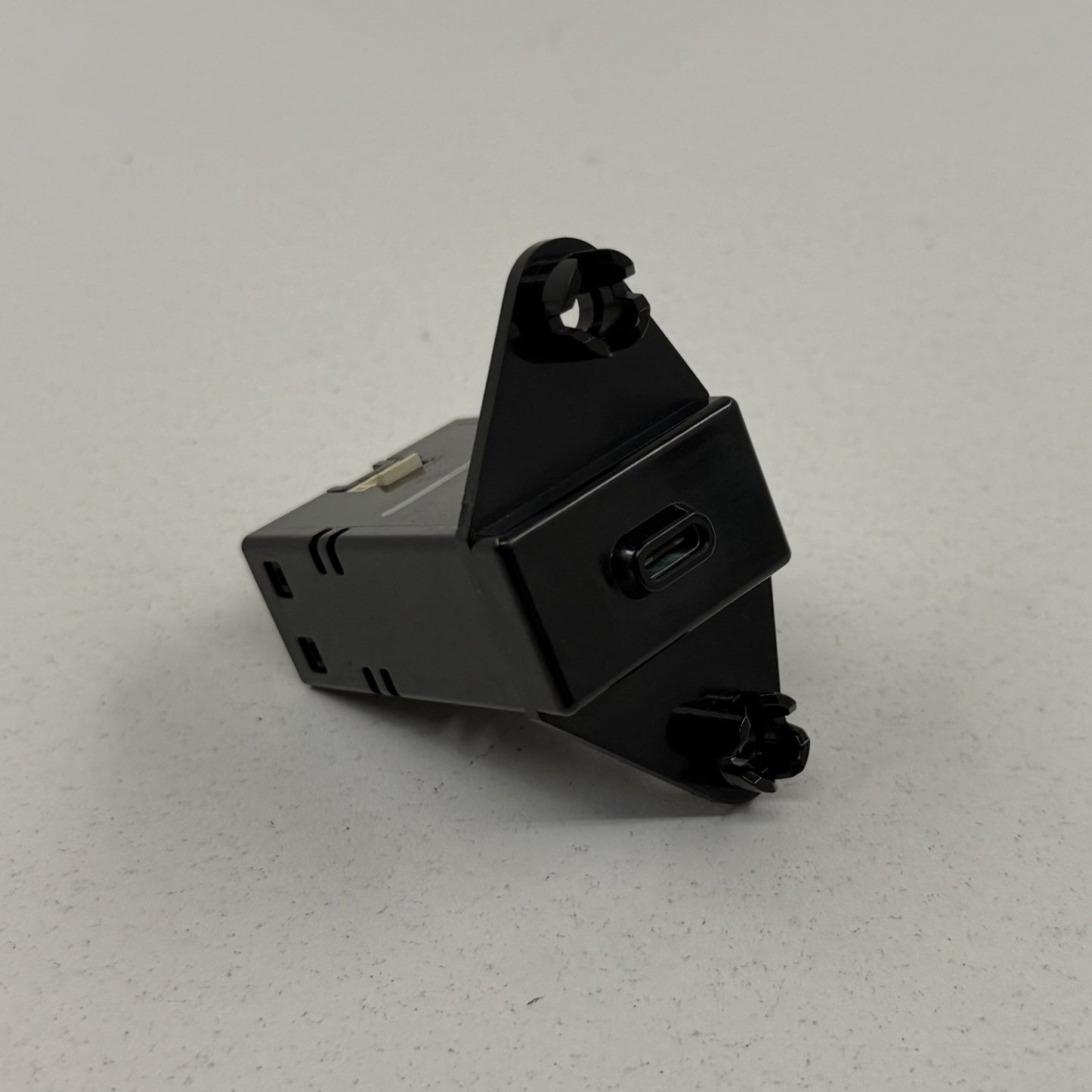 2022-2024 Rivian R1S Rear Quarter USB Charge Port Left Or Right PT00545782-A OEM